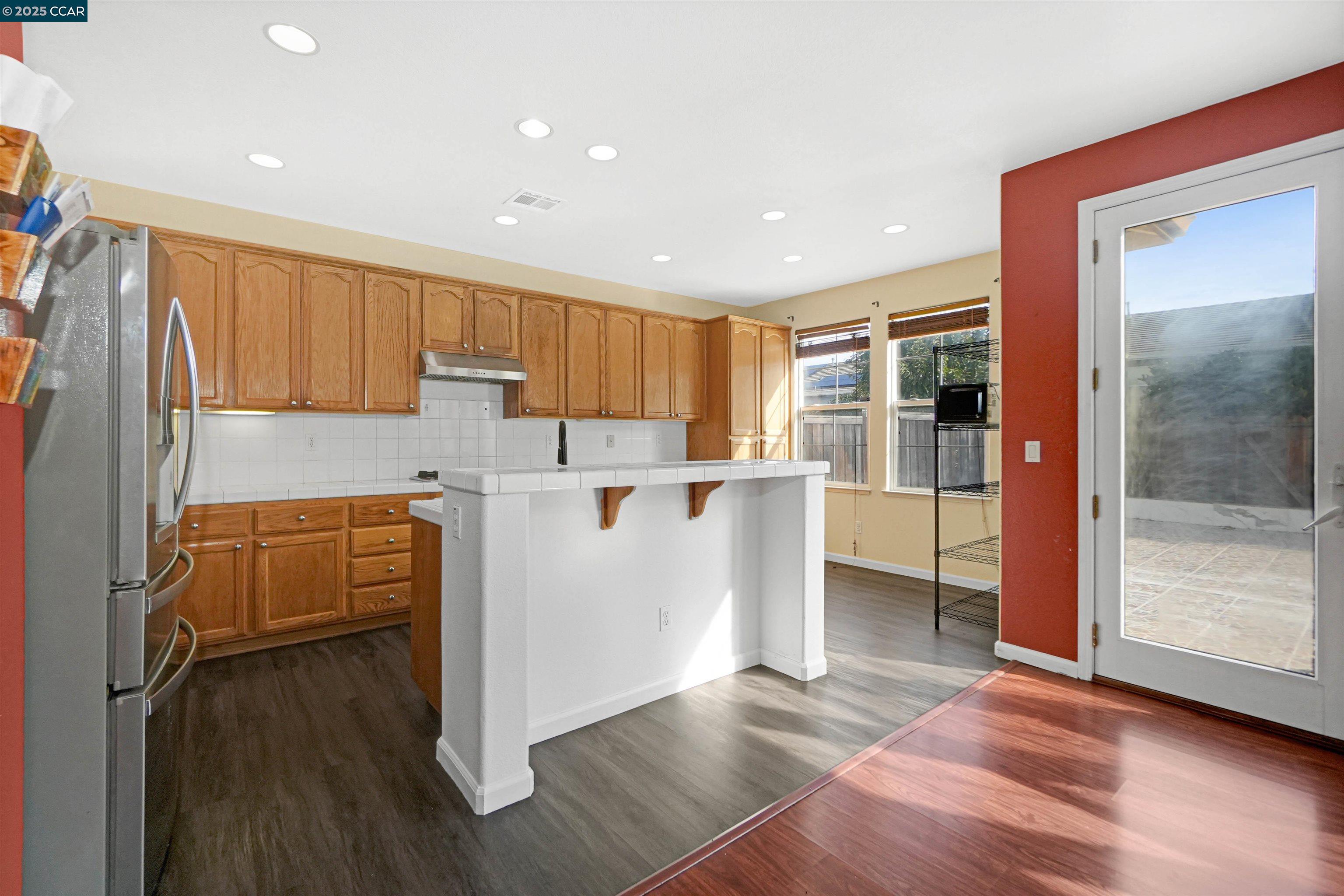 Detail Gallery Image 16 of 57 For 5700 Oakmont Dr, Richmond,  CA 94806 - 6 Beds | 3 Baths