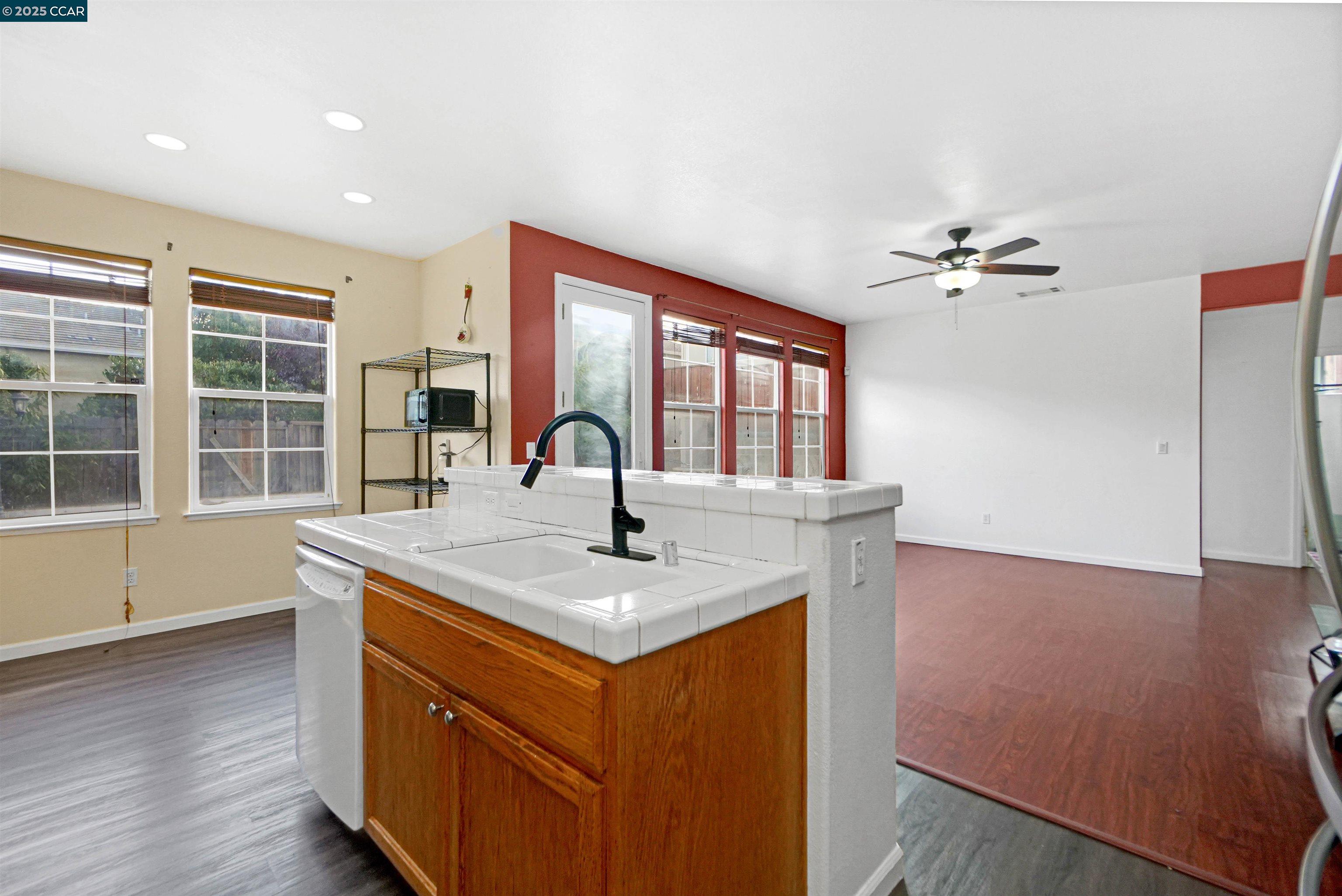 Detail Gallery Image 19 of 57 For 5700 Oakmont Dr, Richmond,  CA 94806 - 6 Beds | 3 Baths