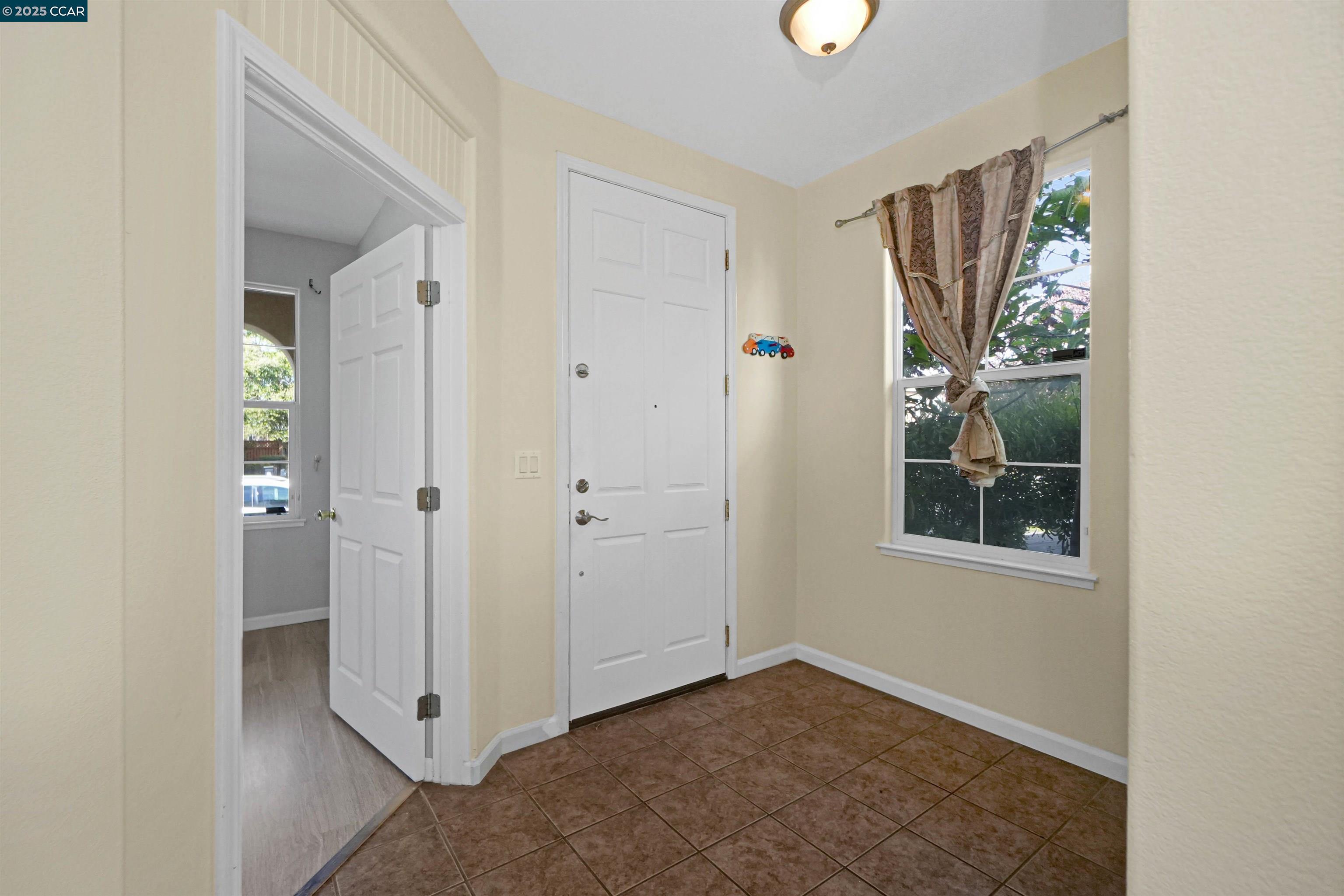 Detail Gallery Image 24 of 57 For 5700 Oakmont Dr, Richmond,  CA 94806 - 6 Beds | 3 Baths