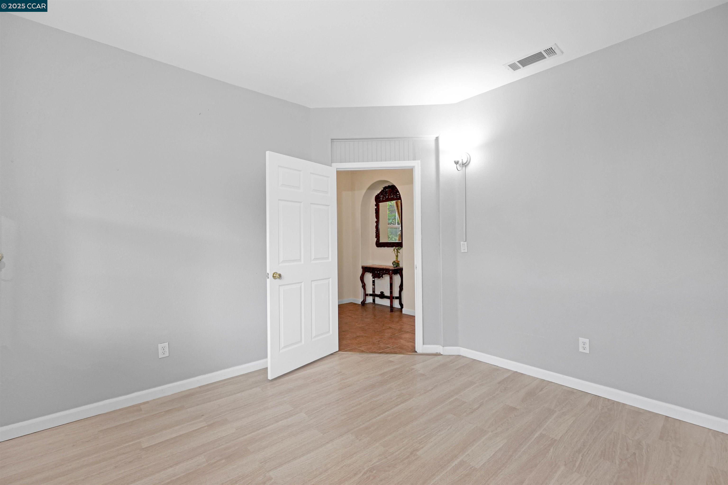 Detail Gallery Image 25 of 57 For 5700 Oakmont Dr, Richmond,  CA 94806 - 6 Beds | 3 Baths