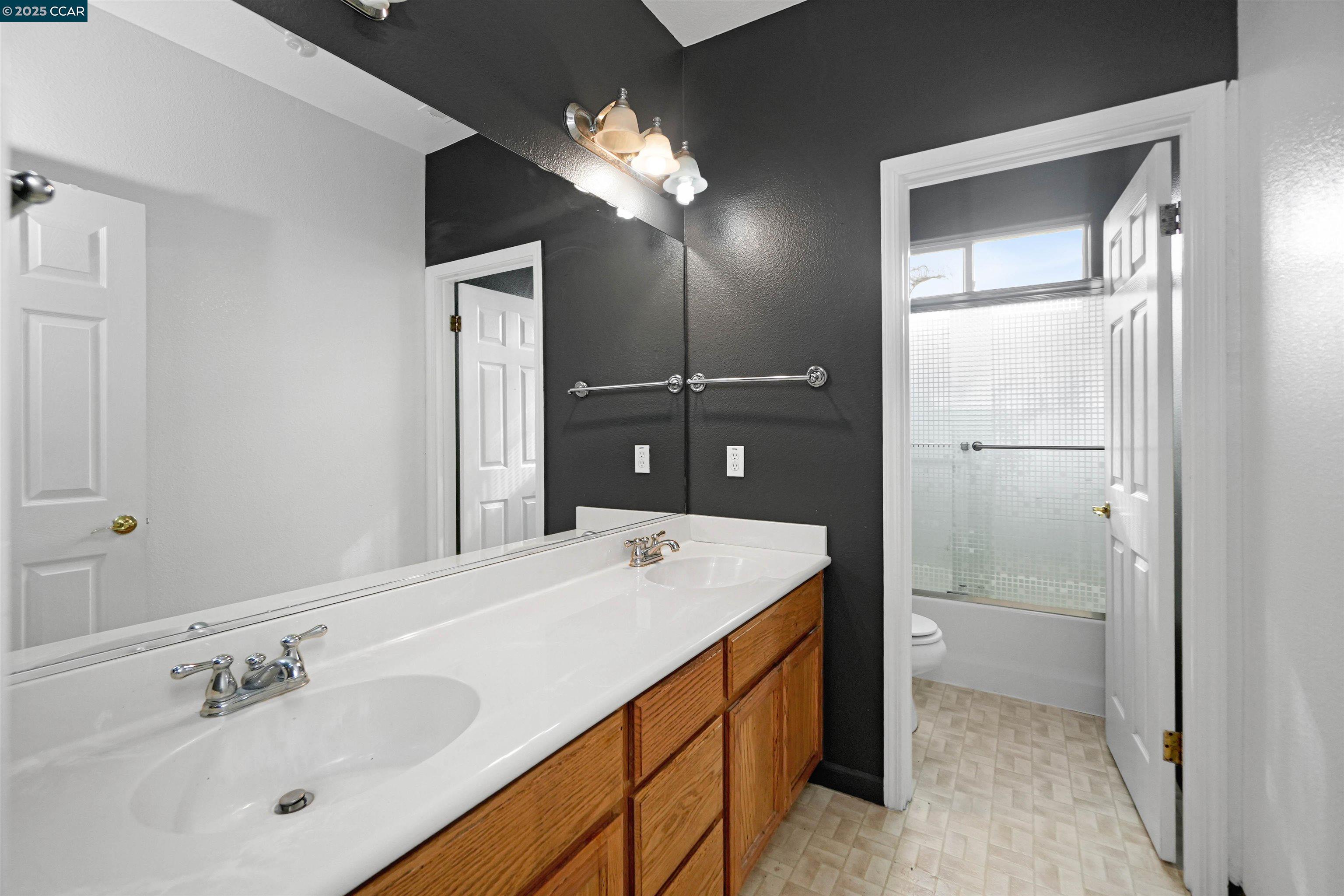 Detail Gallery Image 42 of 57 For 5700 Oakmont Dr, Richmond,  CA 94806 - 6 Beds | 3 Baths