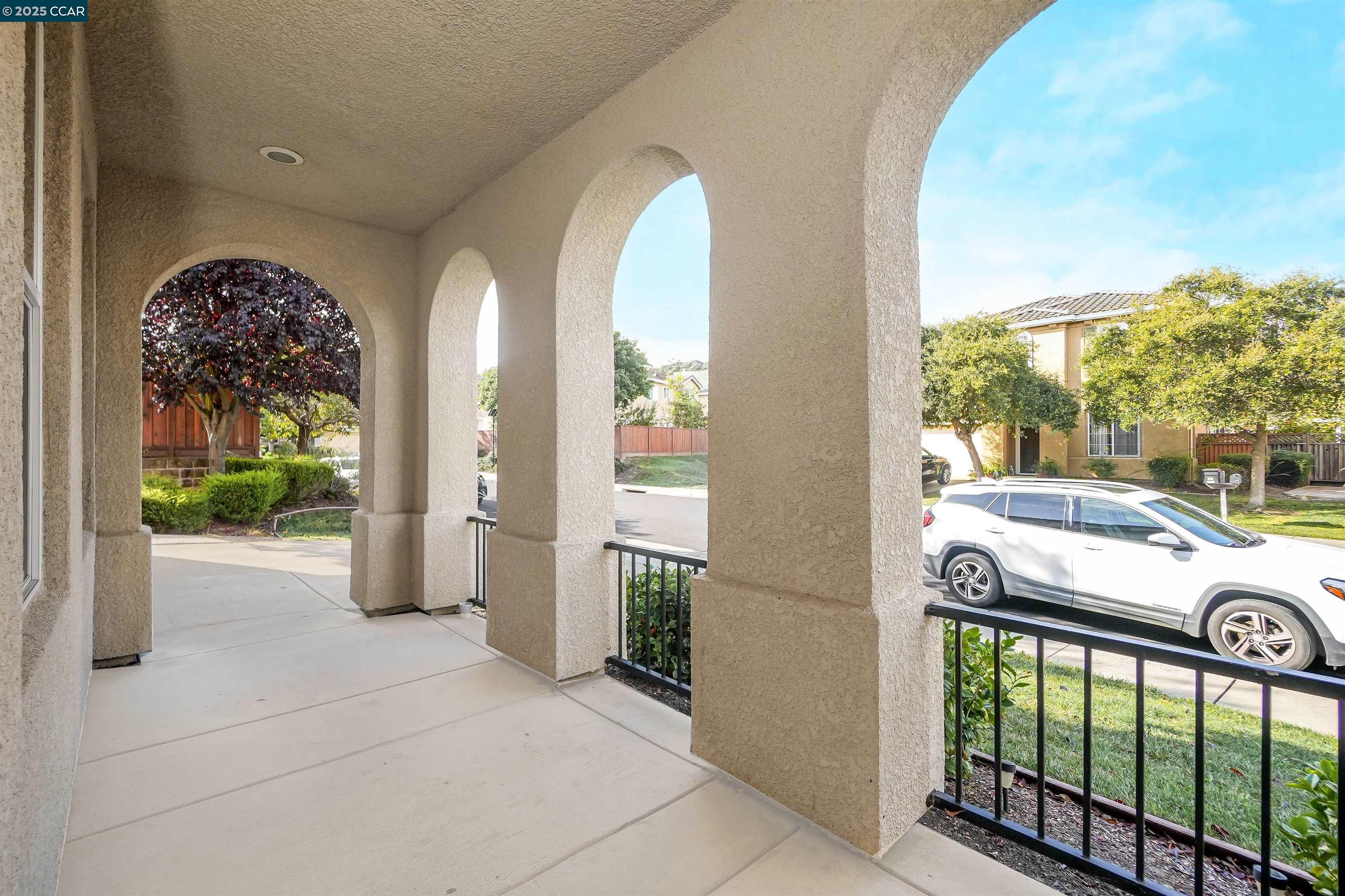 Detail Gallery Image 6 of 57 For 5700 Oakmont Dr, Richmond,  CA 94806 - 6 Beds | 3 Baths