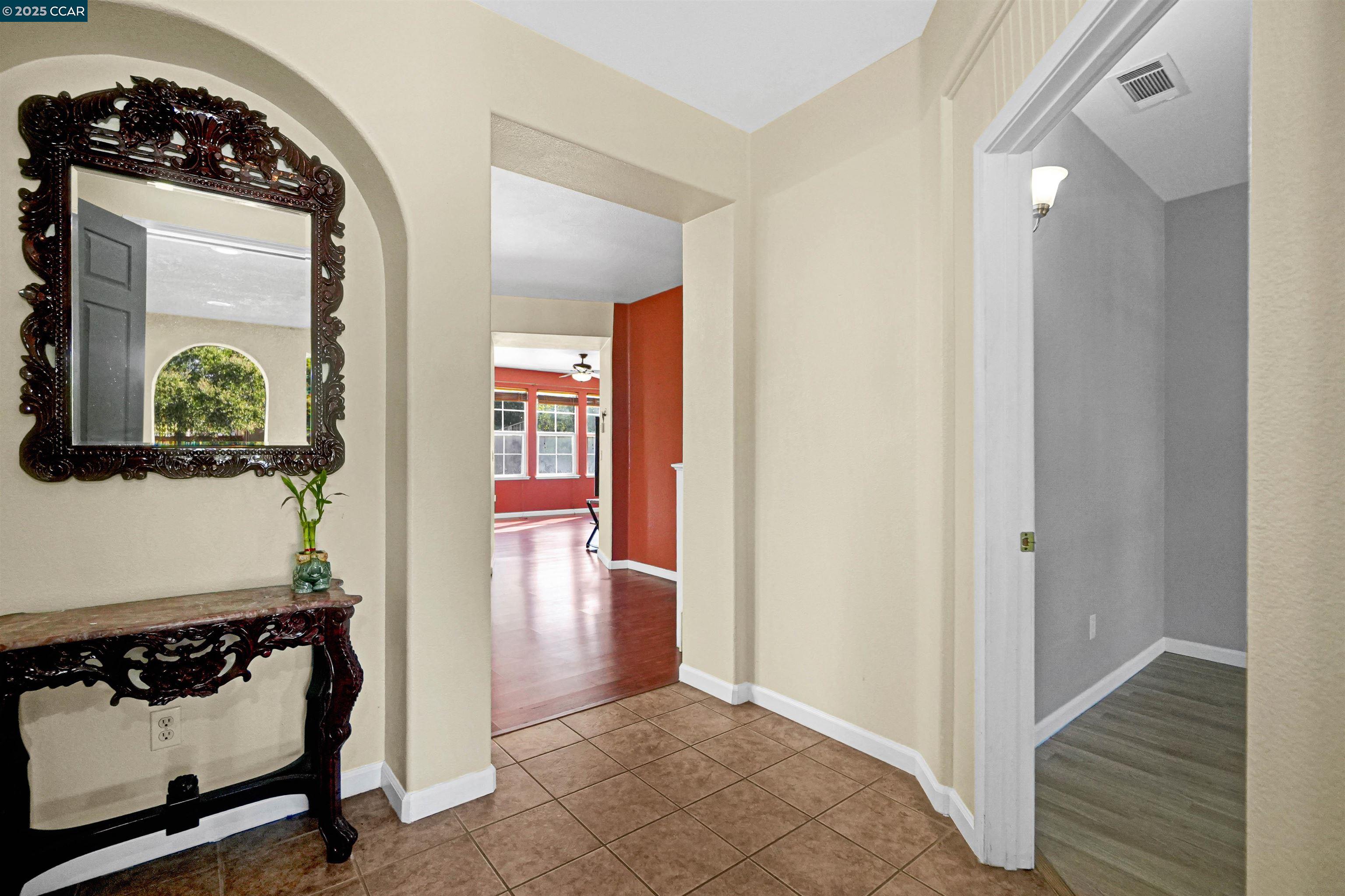 Detail Gallery Image 8 of 57 For 5700 Oakmont Dr, Richmond,  CA 94806 - 6 Beds | 3 Baths