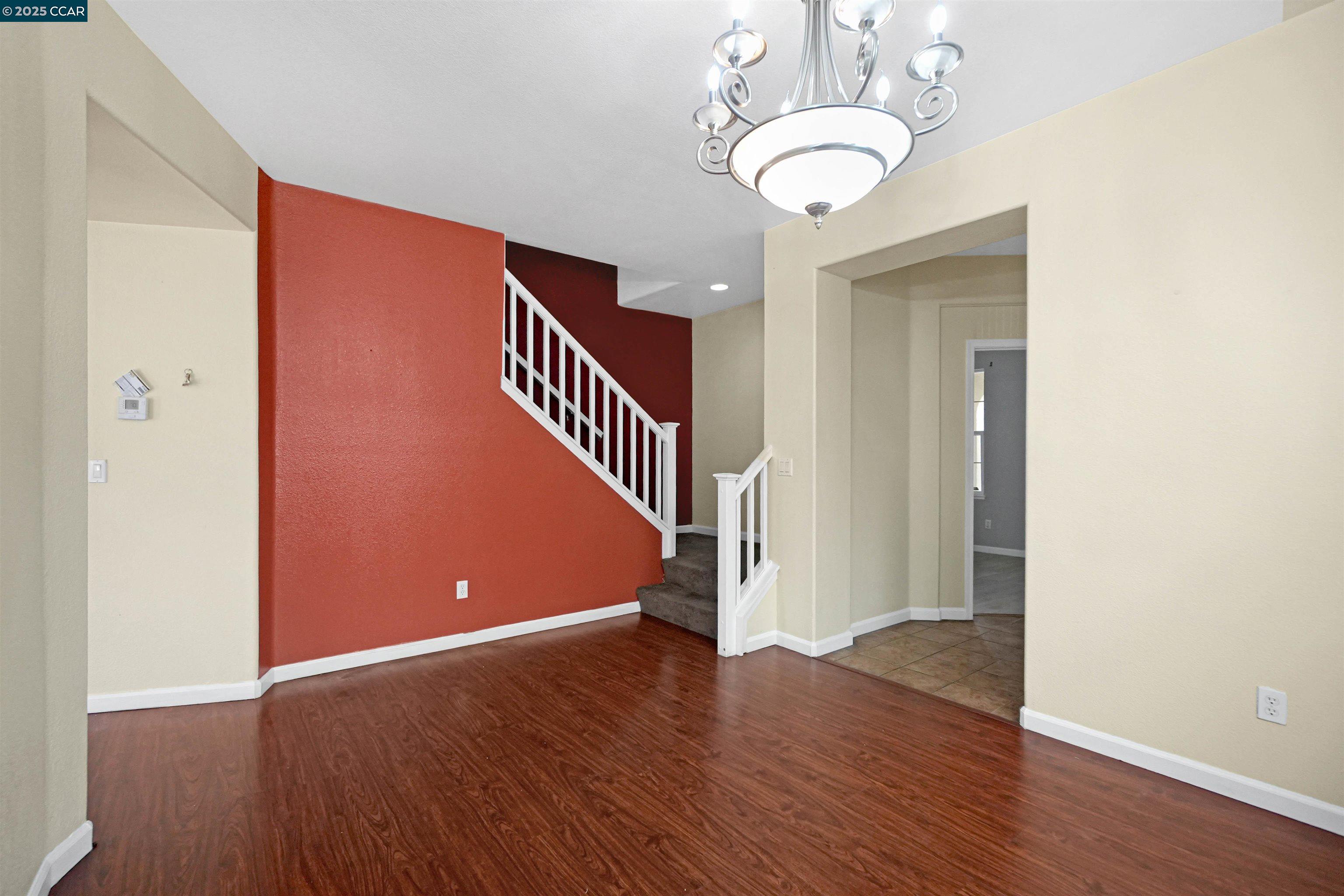 Detail Gallery Image 10 of 57 For 5700 Oakmont Dr, Richmond,  CA 94806 - 6 Beds | 3 Baths