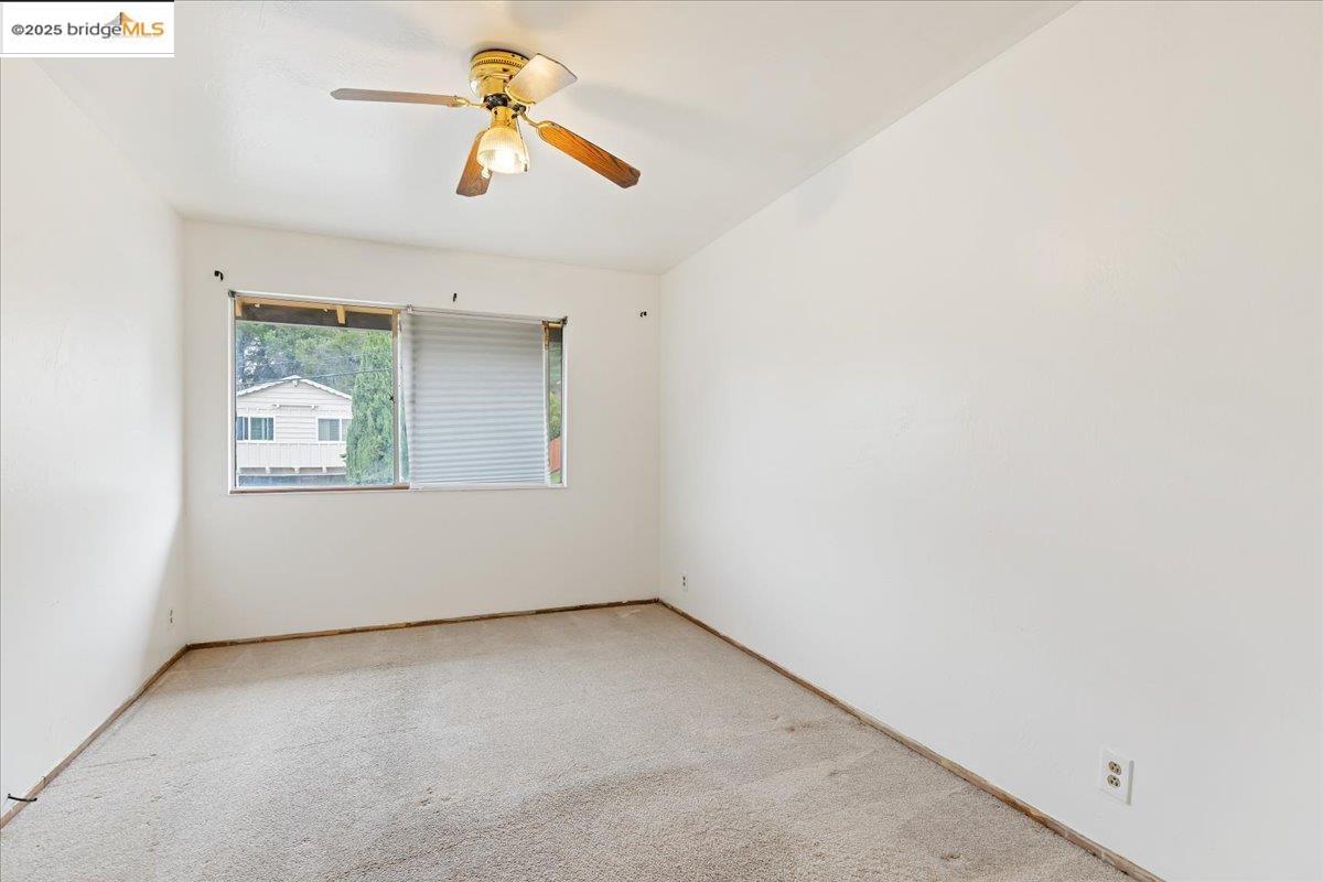 Detail Gallery Image 11 of 28 For 4704 Scotia Ave, Oakland,  CA 94605 - 4 Beds | 2/1 Baths