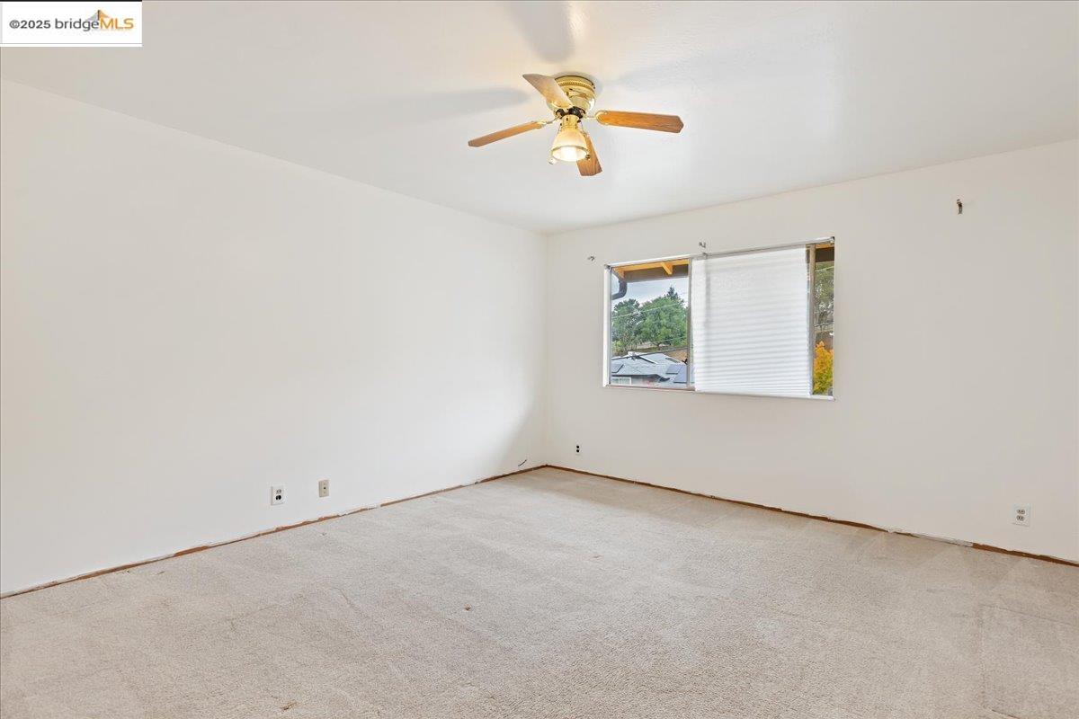 Detail Gallery Image 12 of 28 For 4704 Scotia Ave, Oakland,  CA 94605 - 4 Beds | 2/1 Baths