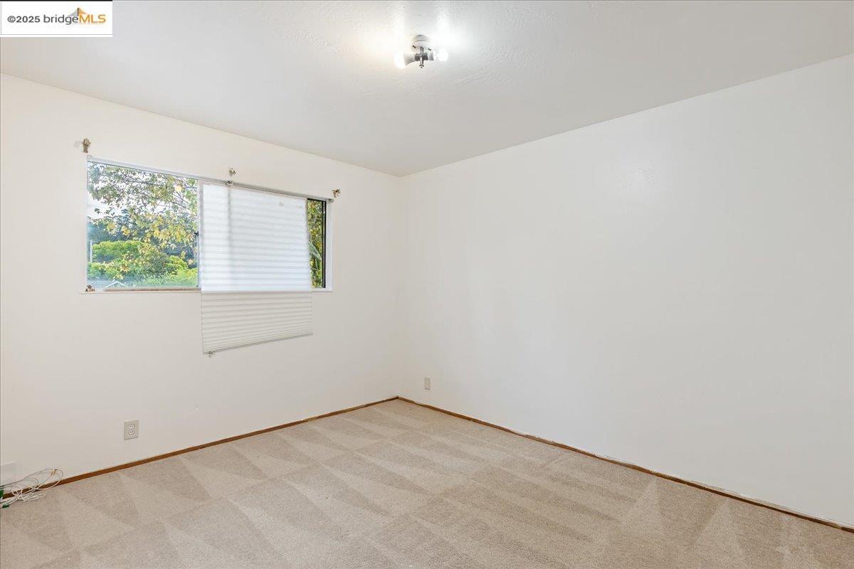 Detail Gallery Image 16 of 28 For 4704 Scotia Ave, Oakland,  CA 94605 - 4 Beds | 2/1 Baths