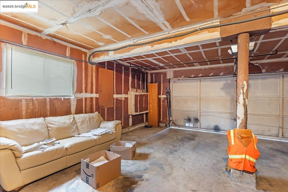 Detail Gallery Image 19 of 28 For 4704 Scotia Ave, Oakland,  CA 94605 - 4 Beds | 2/1 Baths