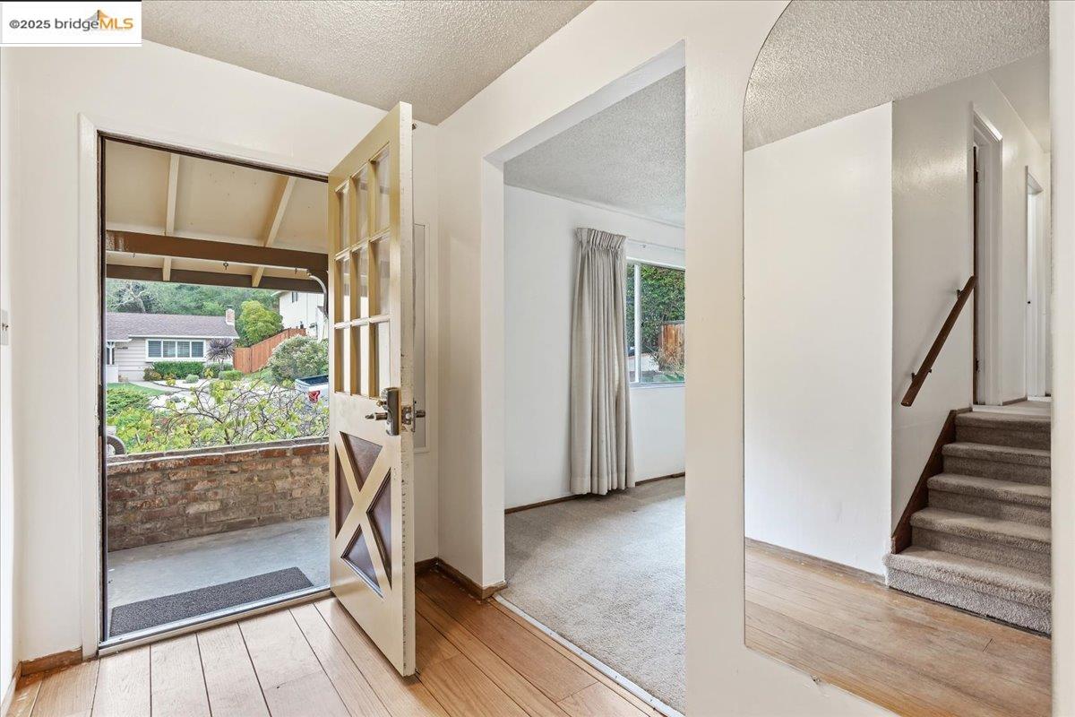 Detail Gallery Image 3 of 28 For 4704 Scotia Ave, Oakland,  CA 94605 - 4 Beds | 2/1 Baths