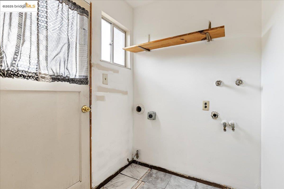 Detail Gallery Image 22 of 28 For 4704 Scotia Ave, Oakland,  CA 94605 - 4 Beds | 2/1 Baths