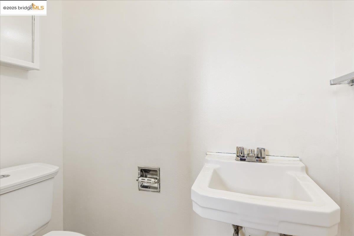 Detail Gallery Image 23 of 28 For 4704 Scotia Ave, Oakland,  CA 94605 - 4 Beds | 2/1 Baths