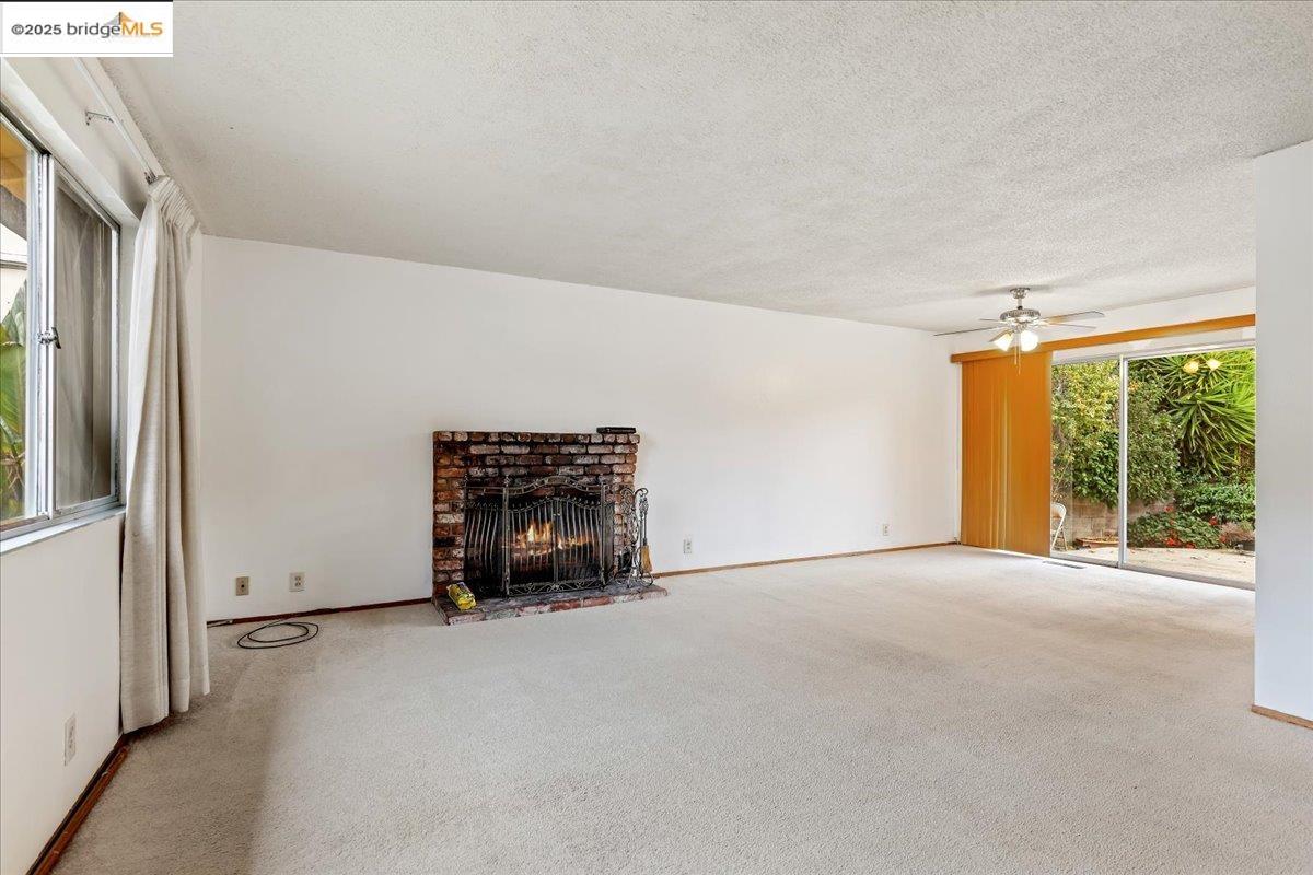 Detail Gallery Image 5 of 28 For 4704 Scotia Ave, Oakland,  CA 94605 - 4 Beds | 2/1 Baths