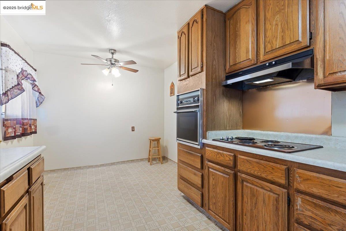 Detail Gallery Image 9 of 28 For 4704 Scotia Ave, Oakland,  CA 94605 - 4 Beds | 2/1 Baths