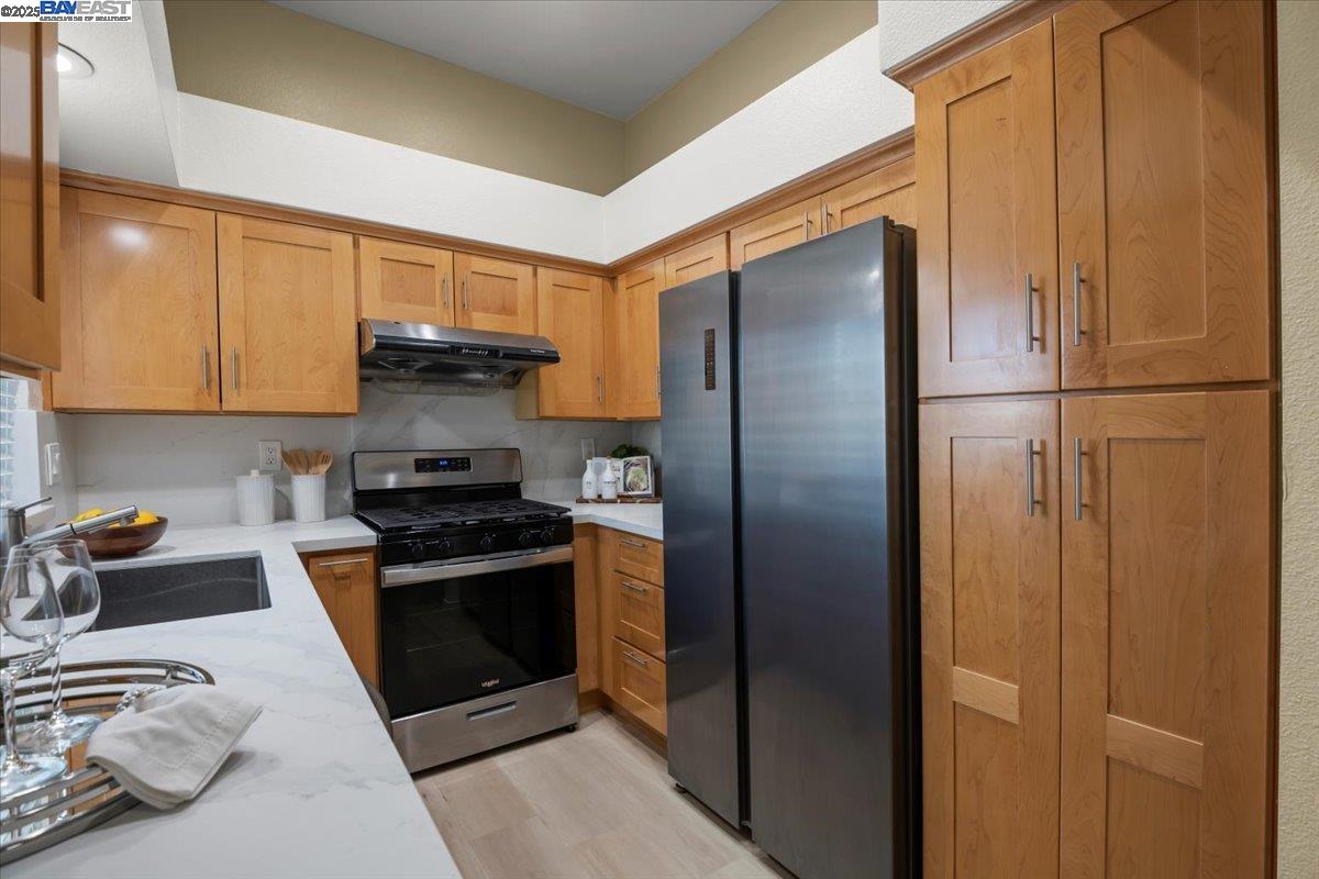 Detail Gallery Image 13 of 27 For 5656 Snowflake Cmn, Fremont,  CA 94538 - 2 Beds | 2 Baths