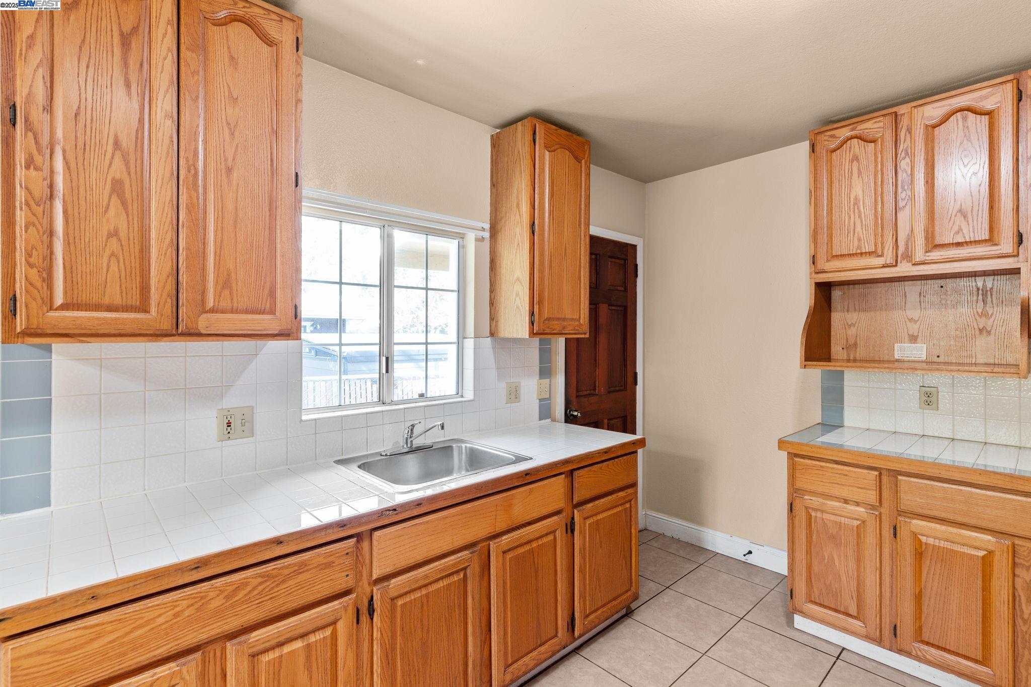 Detail Gallery Image 4 of 42 For 2825 Marlborough Avenue, Redwood City,  CA 94063 - 2 Beds | 1 Baths