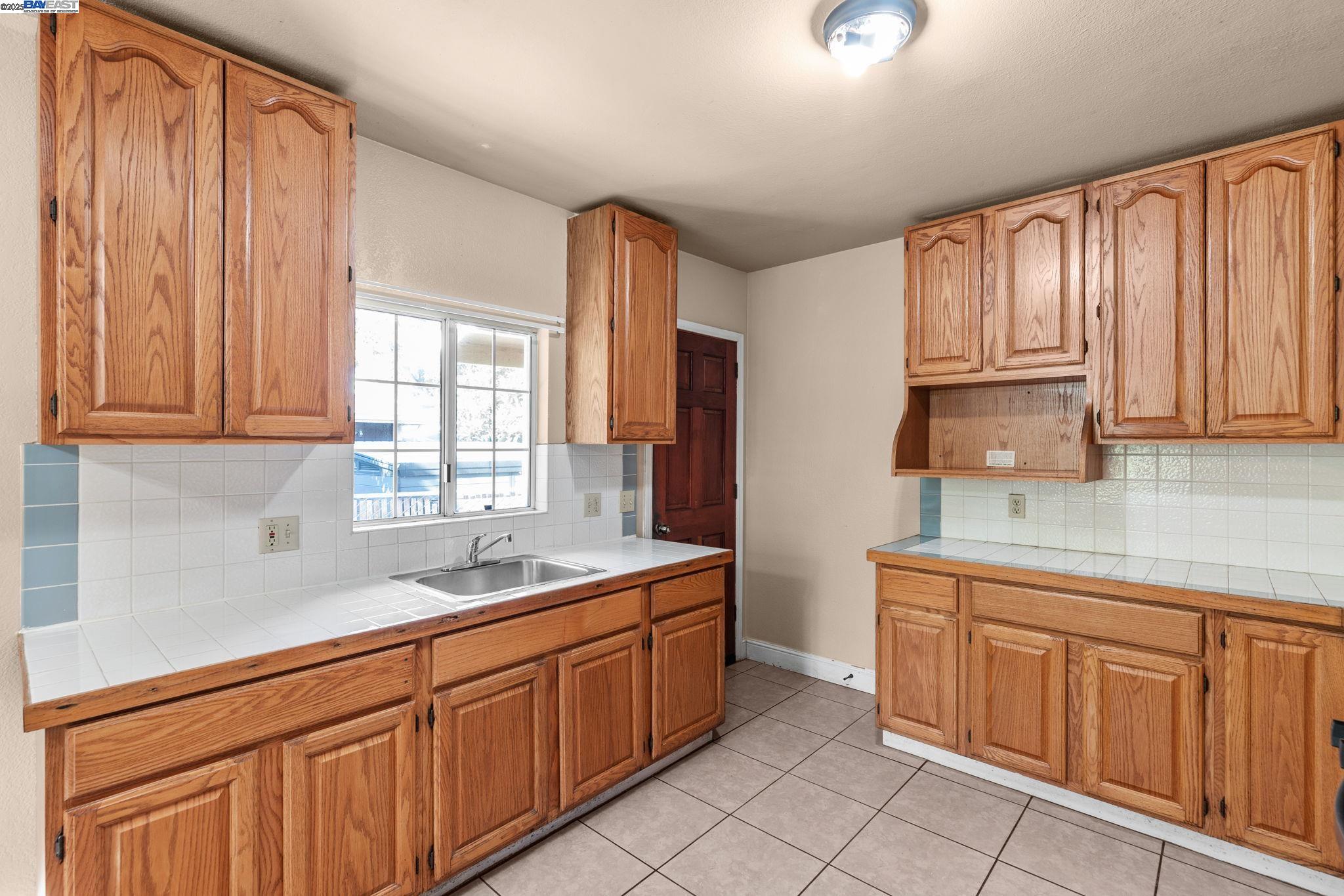 Detail Gallery Image 5 of 42 For 2825 Marlborough Avenue, Redwood City,  CA 94063 - 2 Beds | 1 Baths