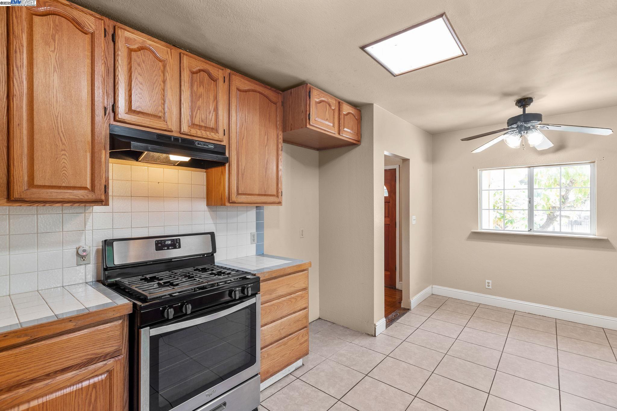 Detail Gallery Image 7 of 42 For 2825 Marlborough Avenue, Redwood City,  CA 94063 - 2 Beds | 1 Baths