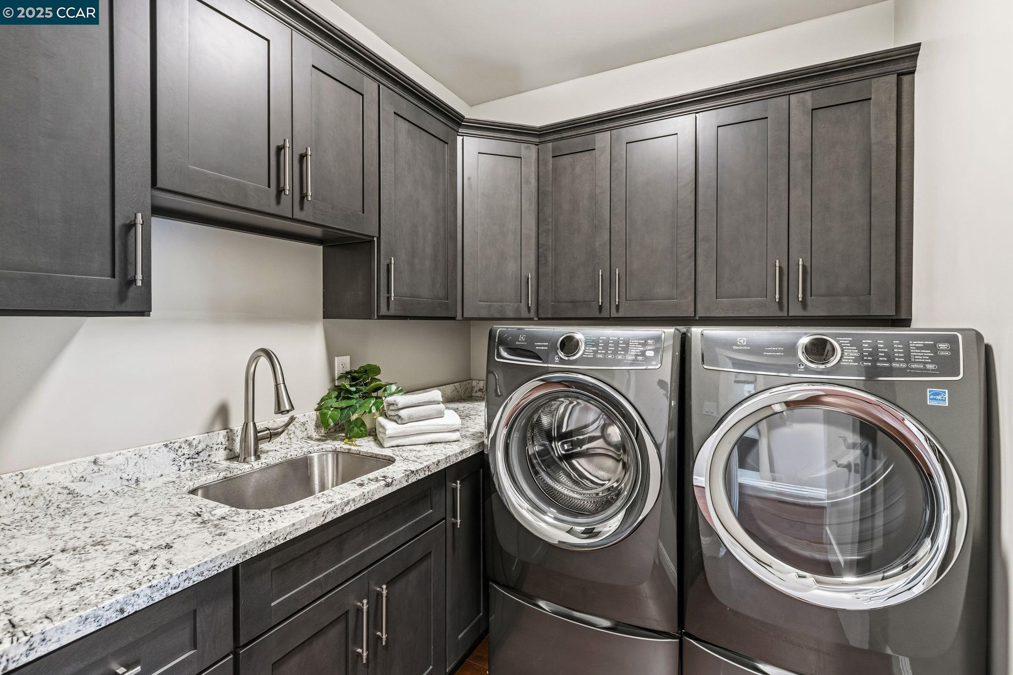 Detail Gallery Image 20 of 56 For 961 Oak View Cir, Lafayette,  CA 94549 - 5 Beds | 4/1 Baths