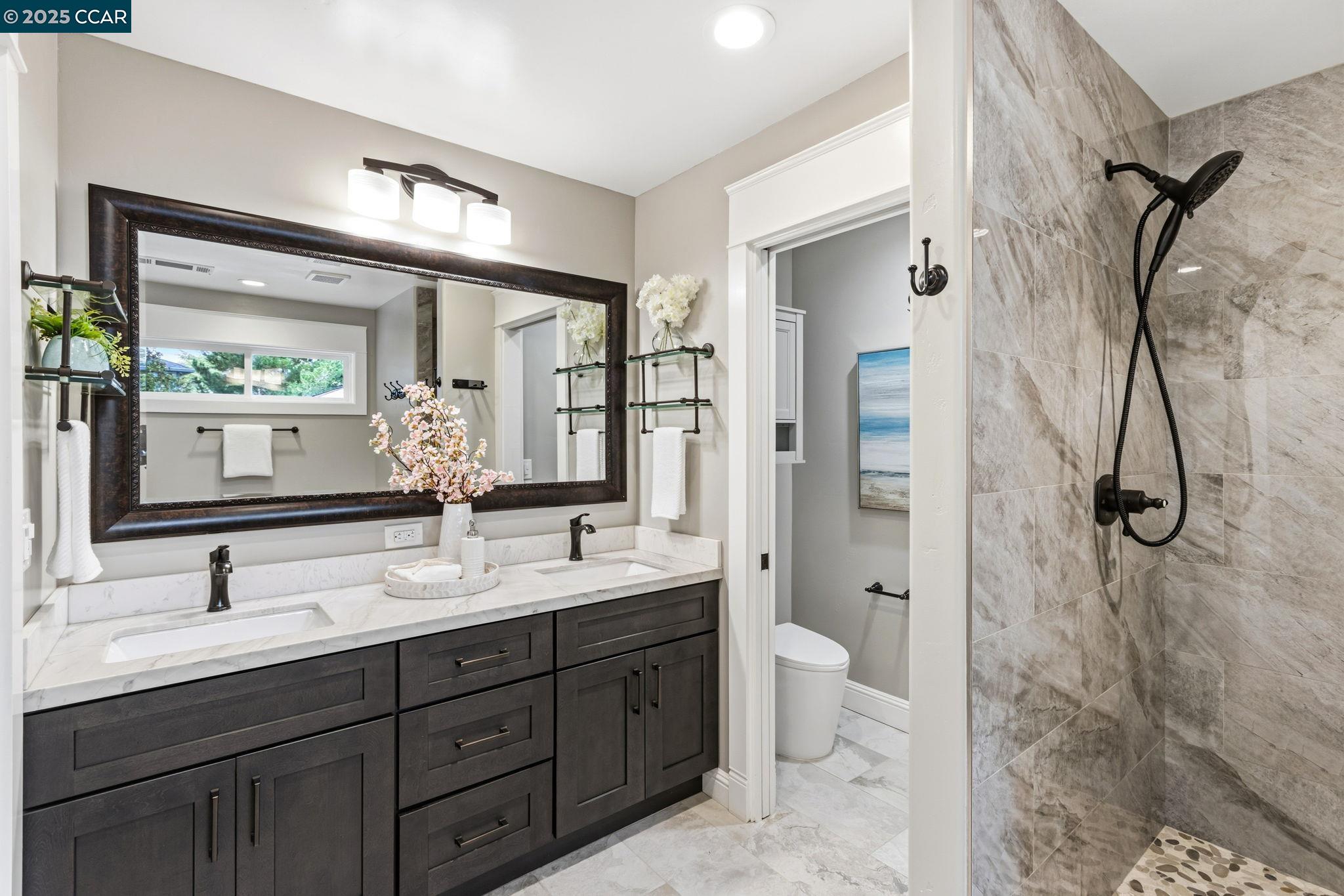 Detail Gallery Image 28 of 56 For 961 Oak View Cir, Lafayette,  CA 94549 - 5 Beds | 4/1 Baths