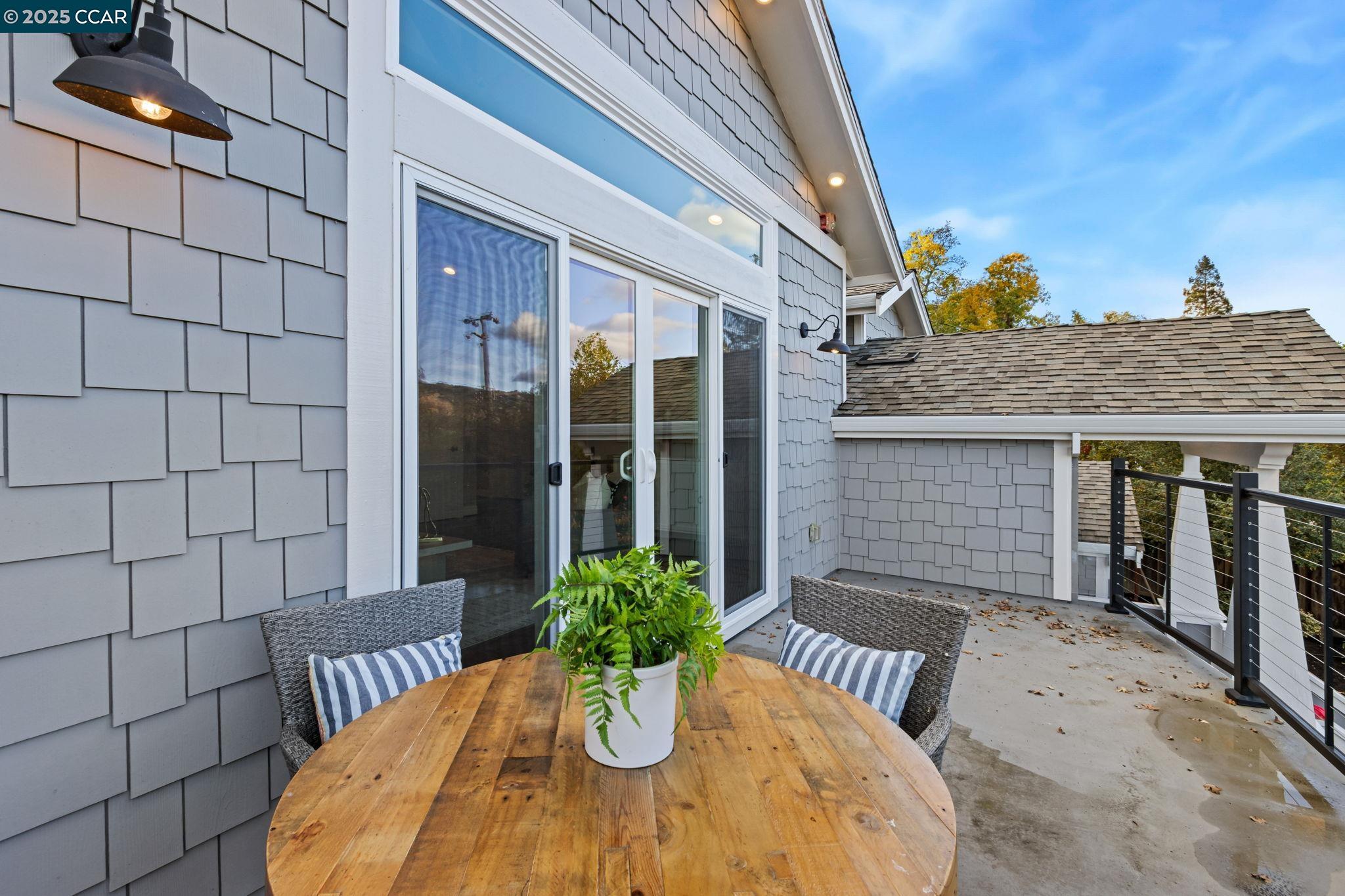 Detail Gallery Image 32 of 56 For 961 Oak View Cir, Lafayette,  CA 94549 - 5 Beds | 4/1 Baths