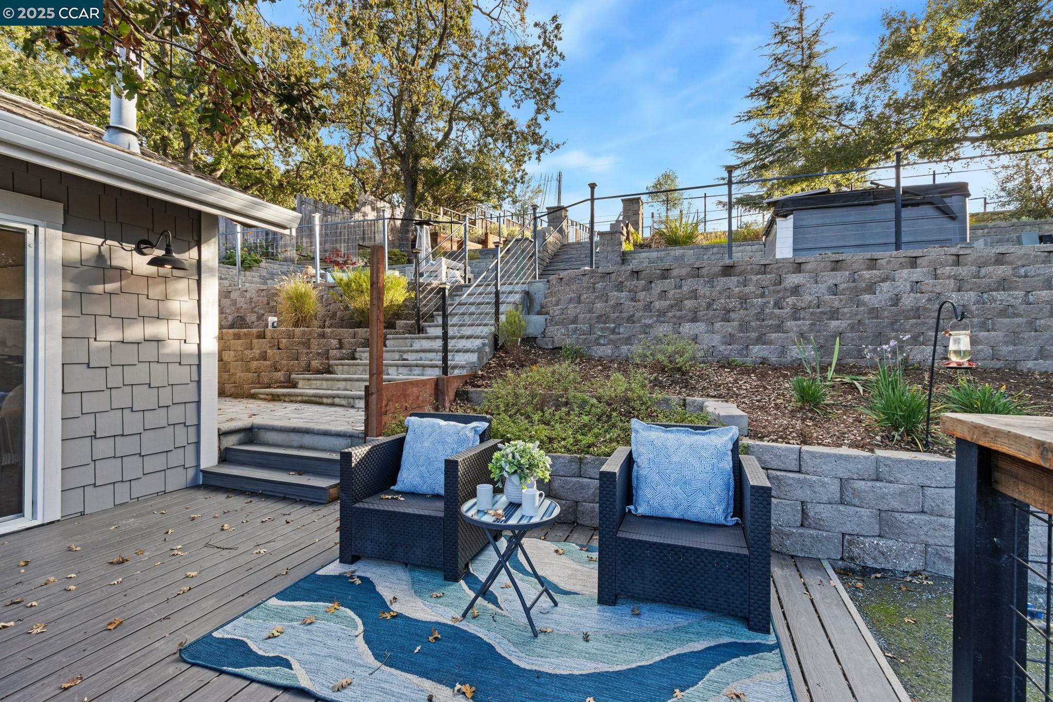 Detail Gallery Image 35 of 56 For 961 Oak View Cir, Lafayette,  CA 94549 - 5 Beds | 4/1 Baths