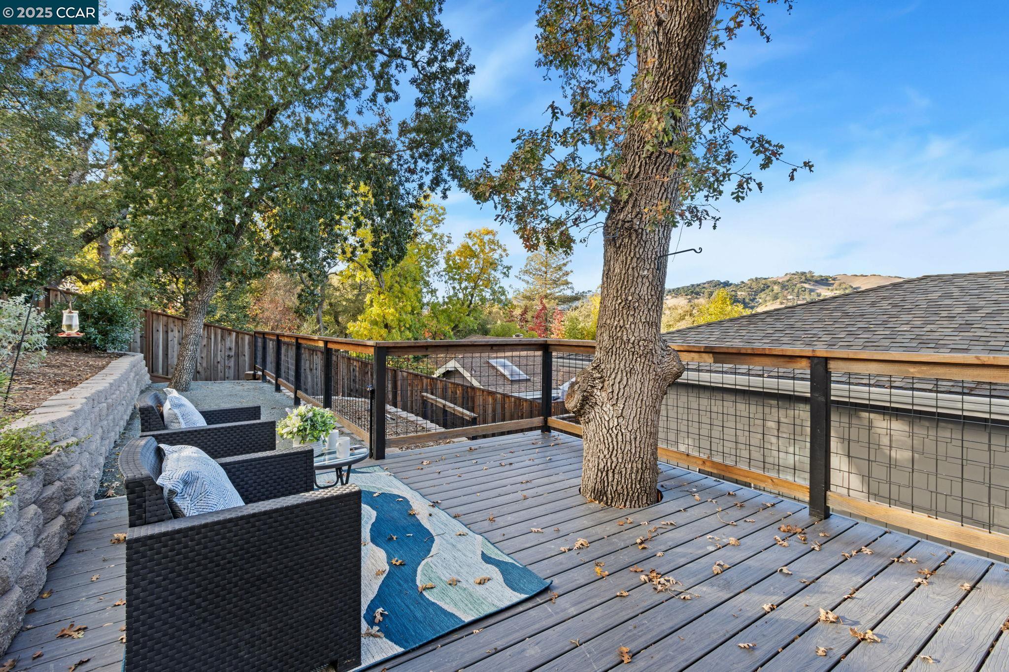 Detail Gallery Image 36 of 56 For 961 Oak View Cir, Lafayette,  CA 94549 - 5 Beds | 4/1 Baths