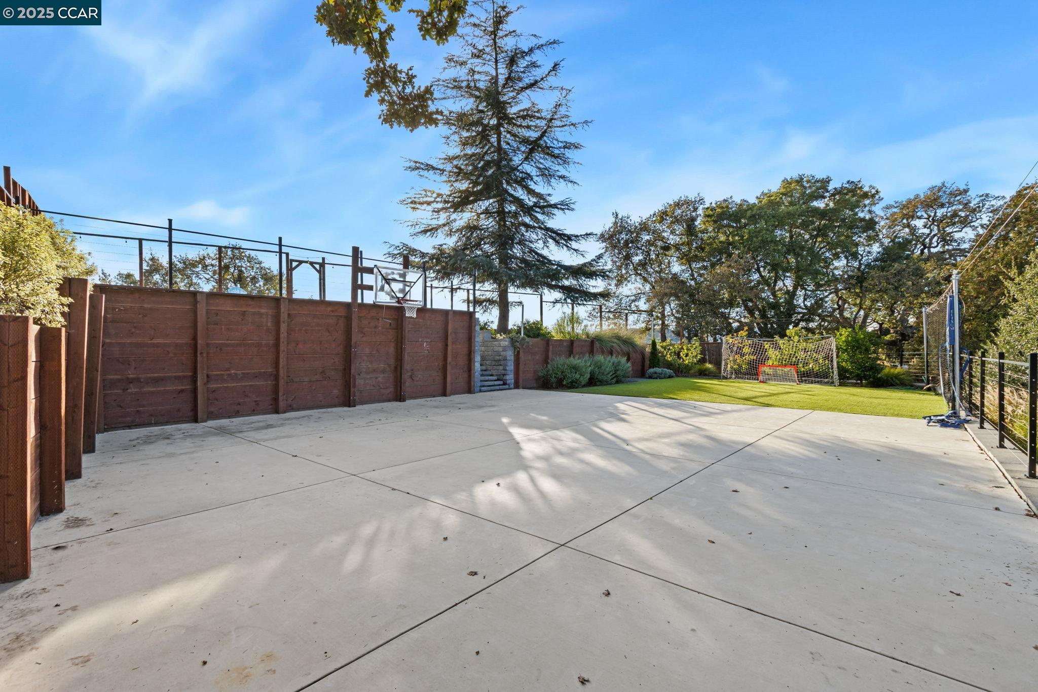 Detail Gallery Image 37 of 56 For 961 Oak View Cir, Lafayette,  CA 94549 - 5 Beds | 4/1 Baths