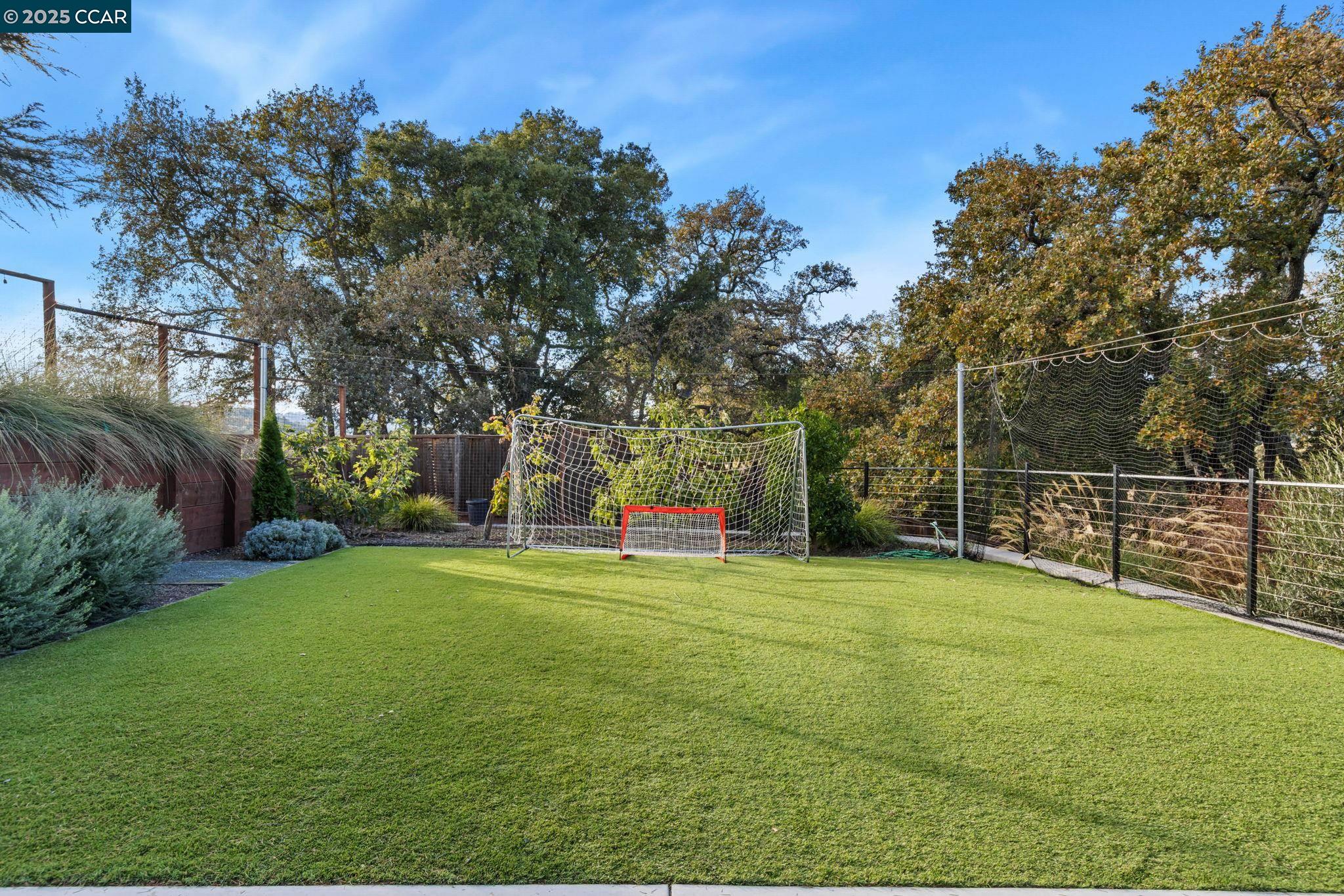 Detail Gallery Image 38 of 56 For 961 Oak View Cir, Lafayette,  CA 94549 - 5 Beds | 4/1 Baths