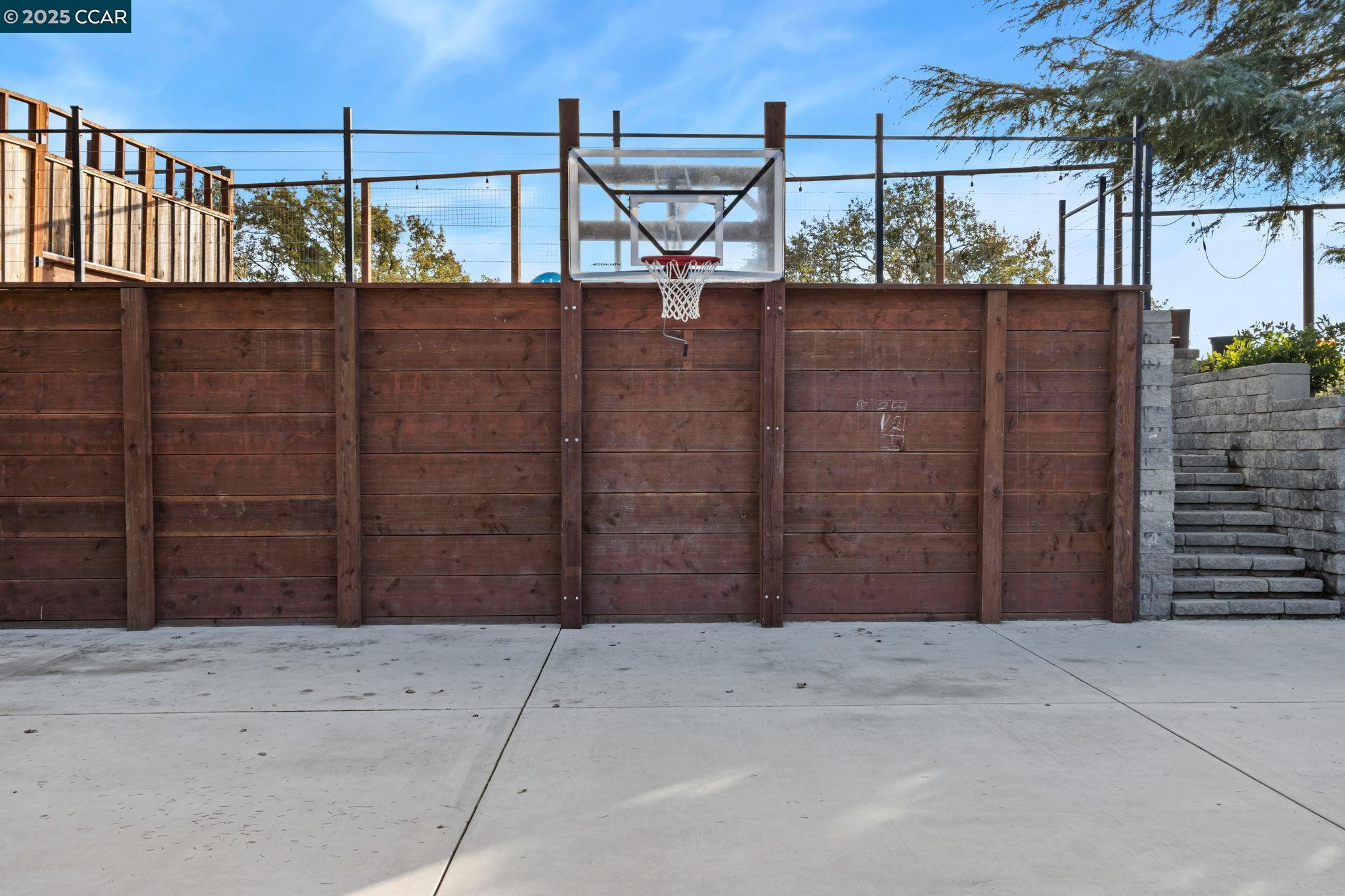 Detail Gallery Image 39 of 56 For 961 Oak View Cir, Lafayette,  CA 94549 - 5 Beds | 4/1 Baths