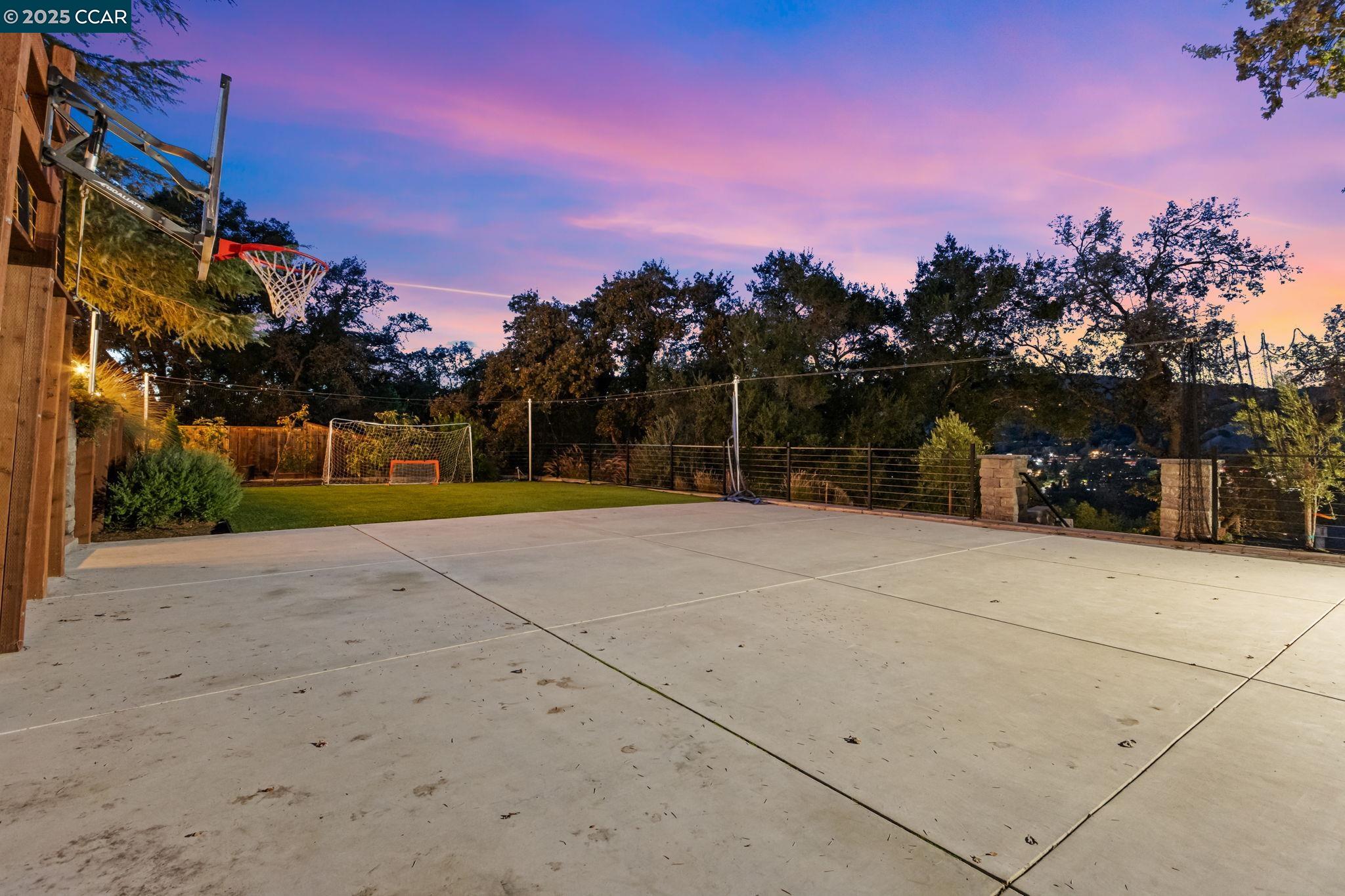 Detail Gallery Image 51 of 56 For 961 Oak View Cir, Lafayette,  CA 94549 - 5 Beds | 4/1 Baths