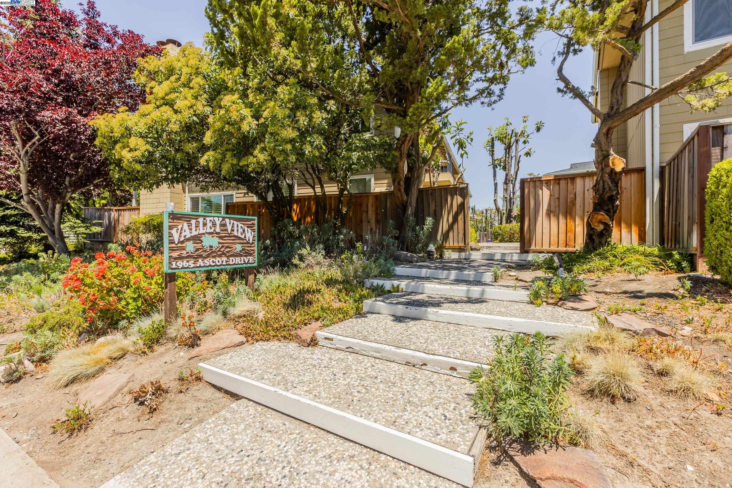 Detail Gallery Image 18 of 25 For 1965 Ascot Dr #6,  Moraga,  CA 94556 - 3 Beds | 2 Baths