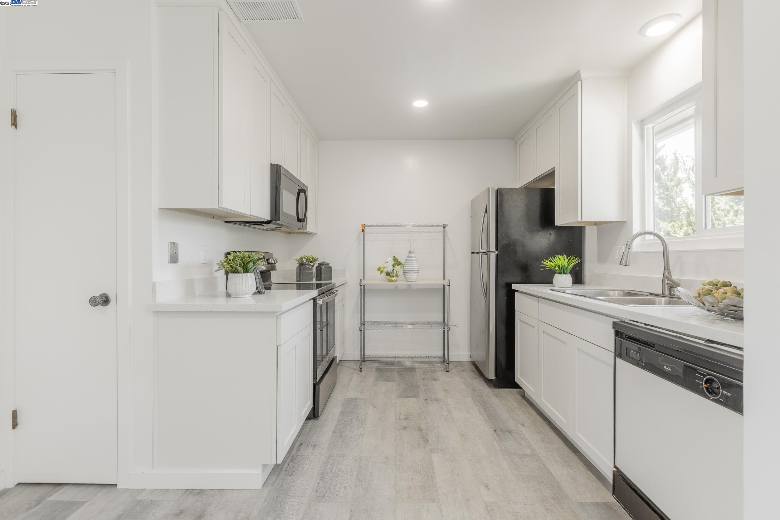 Detail Gallery Image 4 of 25 For 1965 Ascot Dr #6,  Moraga,  CA 94556 - 3 Beds | 2 Baths