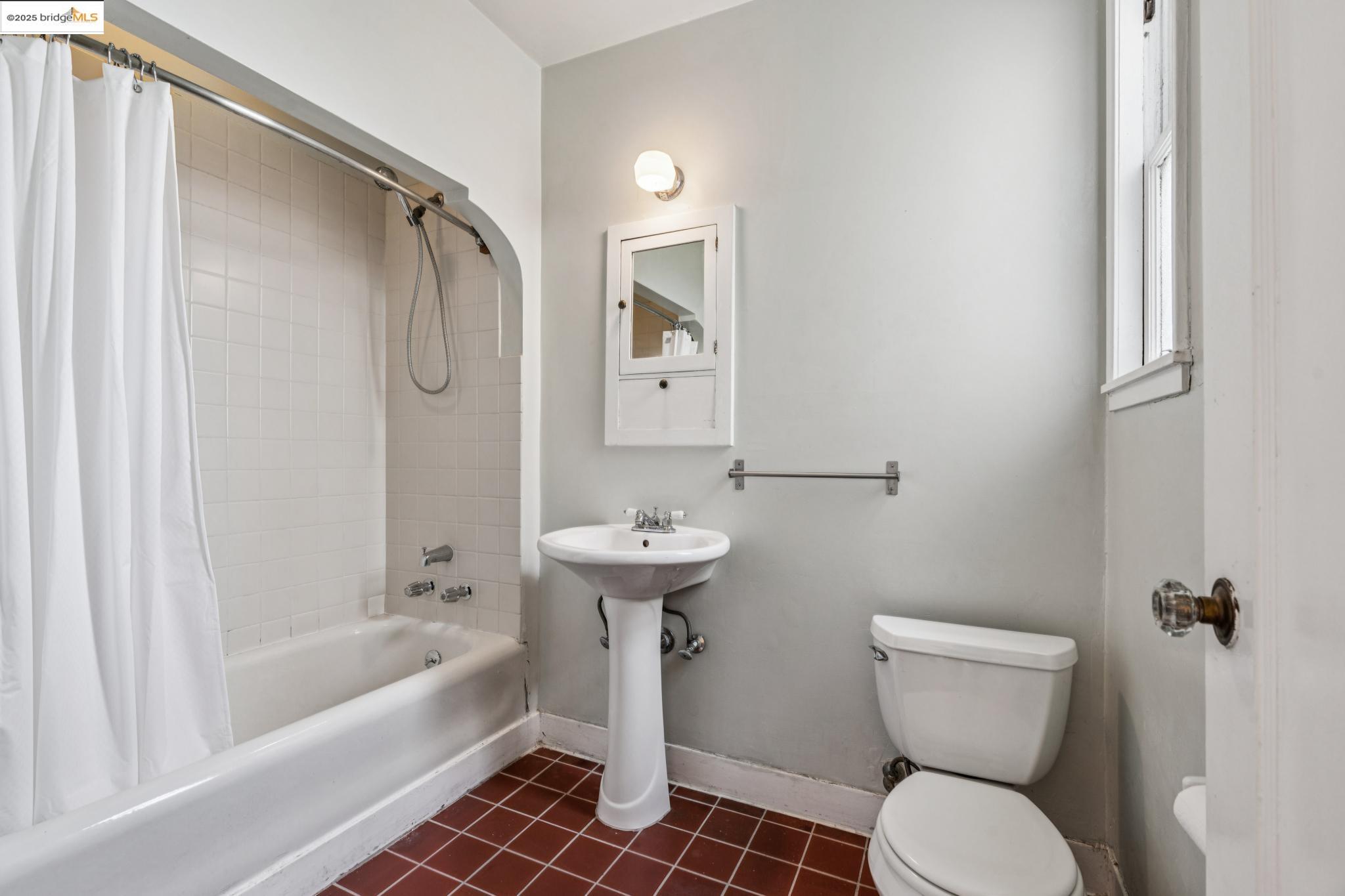 Detail Gallery Image 20 of 43 For 3412 Magnolia St, Oakland,  CA 94608 - 1 Beds | 1/1 Baths