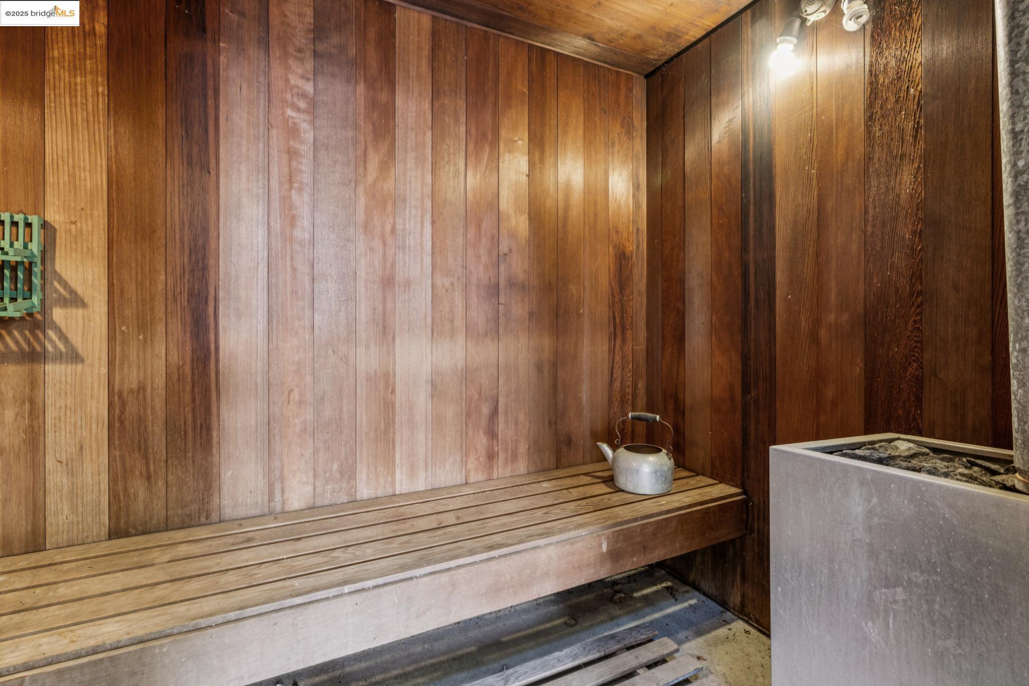 Detail Gallery Image 36 of 43 For 3412 Magnolia St, Oakland,  CA 94608 - 1 Beds | 1/1 Baths