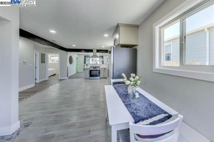 Detail Gallery Image 9 of 24 For 2131 Pomona Ave, Martinez,  CA 94553 - 3 Beds | 2 Baths