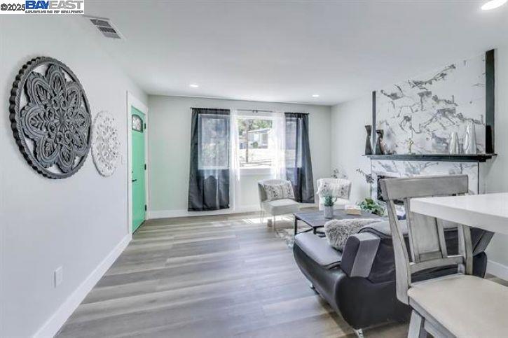 Detail Gallery Image 10 of 24 For 2131 Pomona Ave, Martinez,  CA 94553 - 3 Beds | 2 Baths