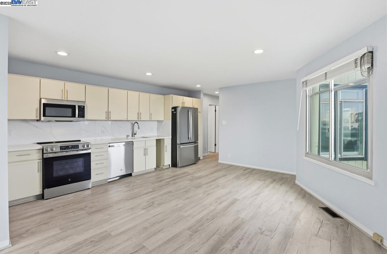 Detail Gallery Image 11 of 57 For 450 San Bruno Ave #2,  San Francisco,  CA 94110 - 3 Beds | 3 Baths