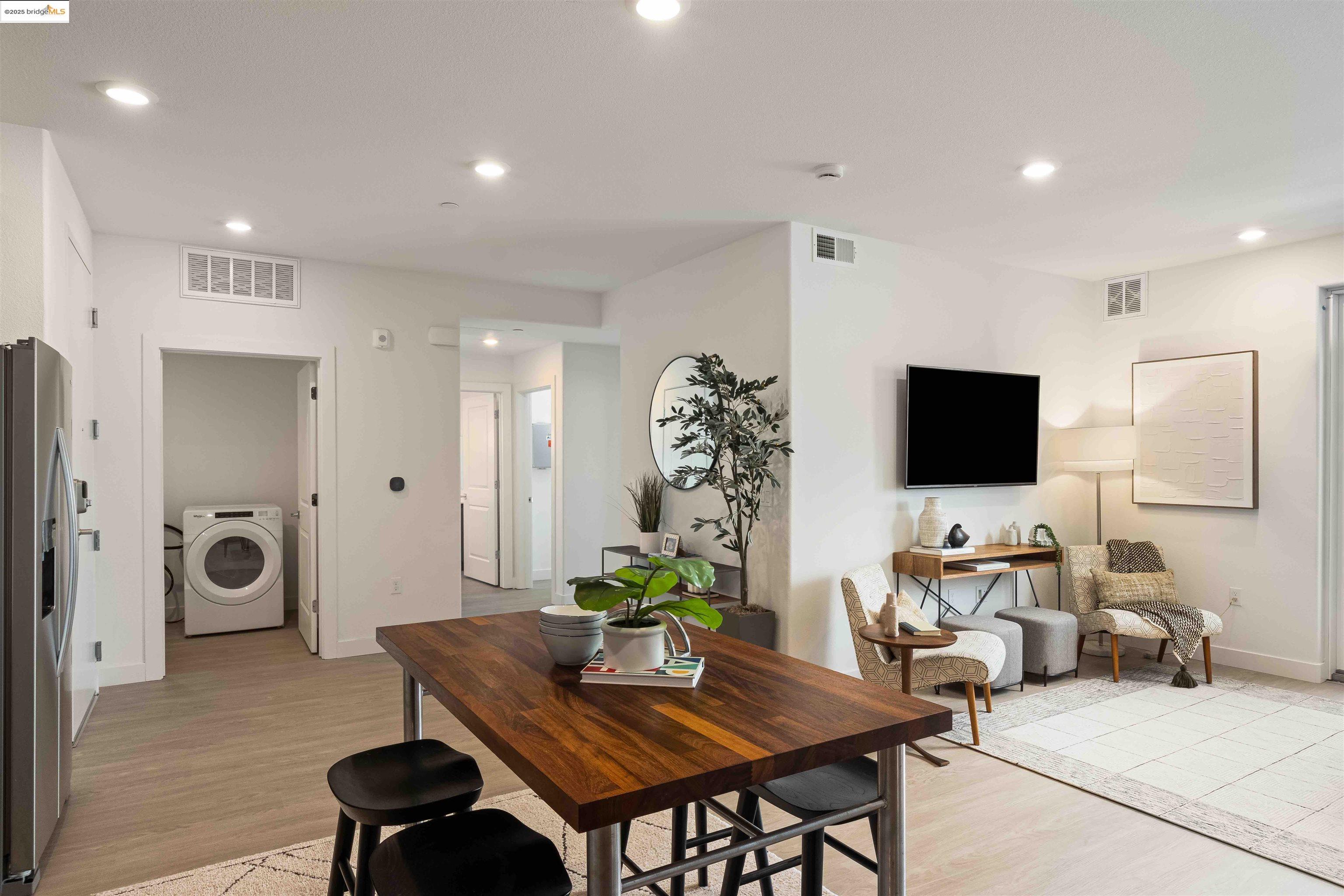 Detail Gallery Image 5 of 11 For 500 Somi Ct #314,  Hayward,  CA 94544 - 2 Beds | 2 Baths