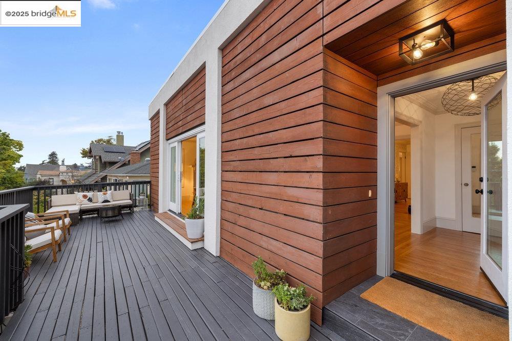 Detail Gallery Image 2 of 60 For 589 San Luis Rd., Berkeley,  CA 94707-1723 - 4 Beds | 2 Baths