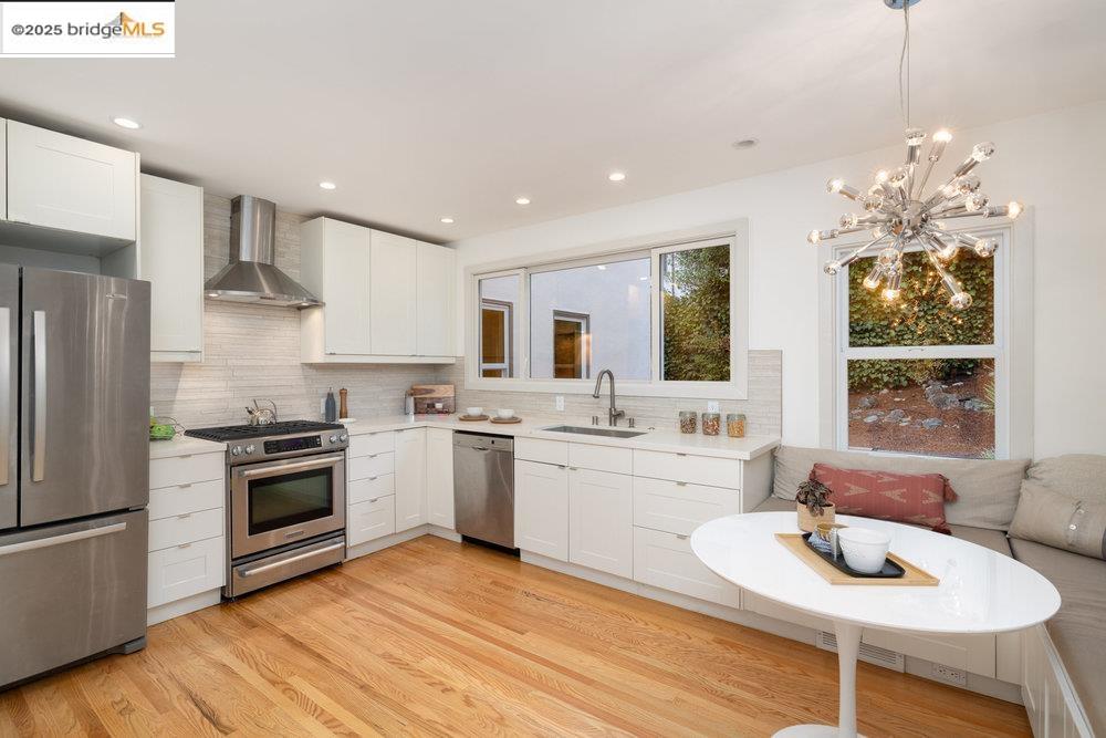 Detail Gallery Image 12 of 60 For 589 San Luis Rd., Berkeley,  CA 94707-1723 - 4 Beds | 2 Baths