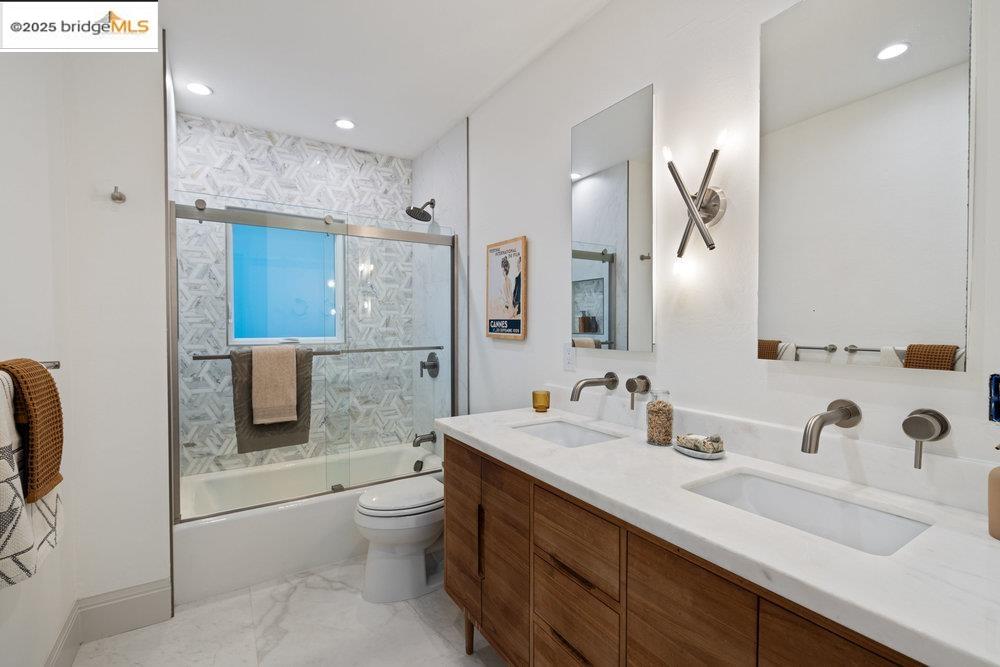 Detail Gallery Image 16 of 60 For 589 San Luis Rd., Berkeley,  CA 94707-1723 - 4 Beds | 2 Baths