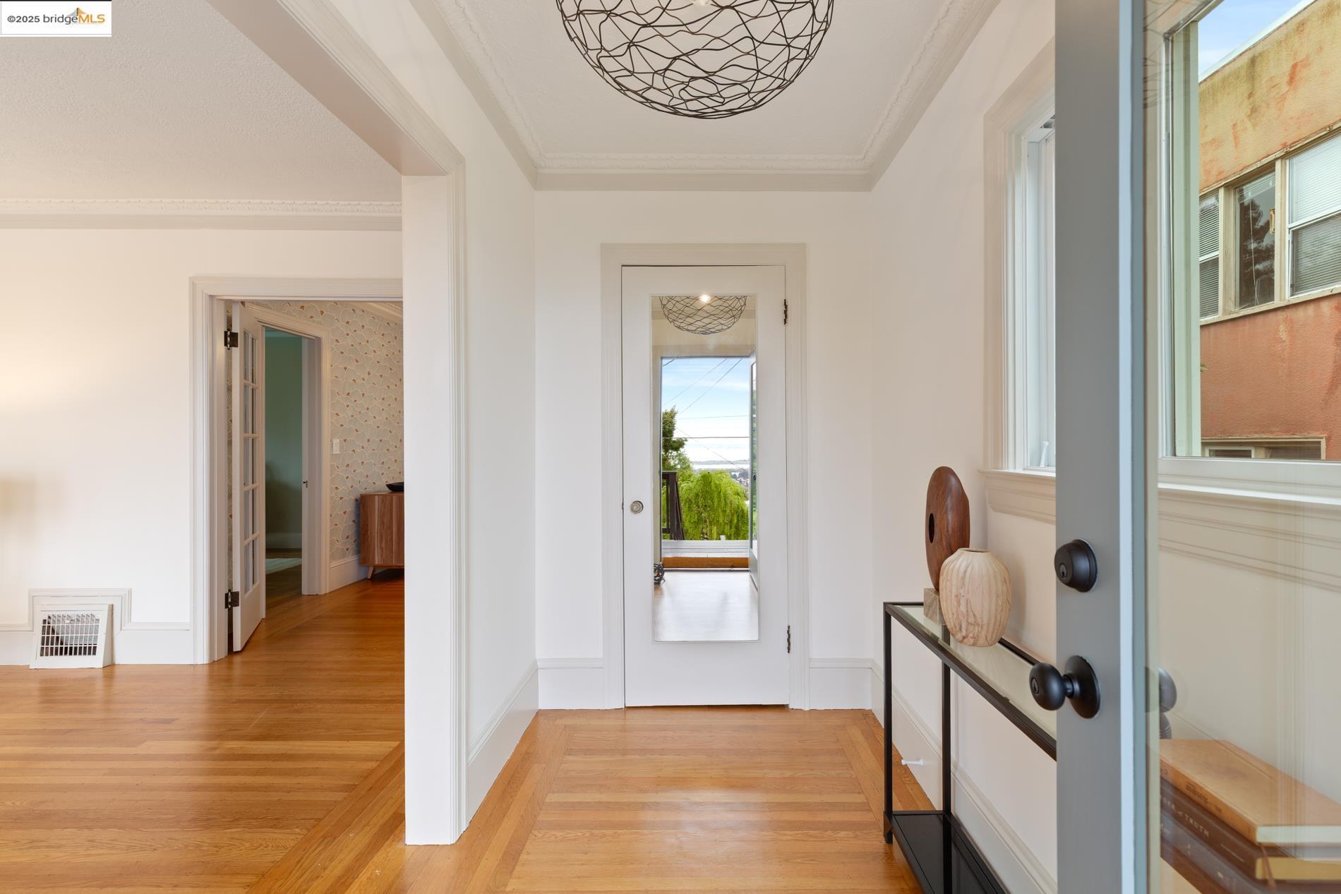 Detail Gallery Image 4 of 60 For 589 San Luis Rd., Berkeley,  CA 94707-1723 - 4 Beds | 2 Baths