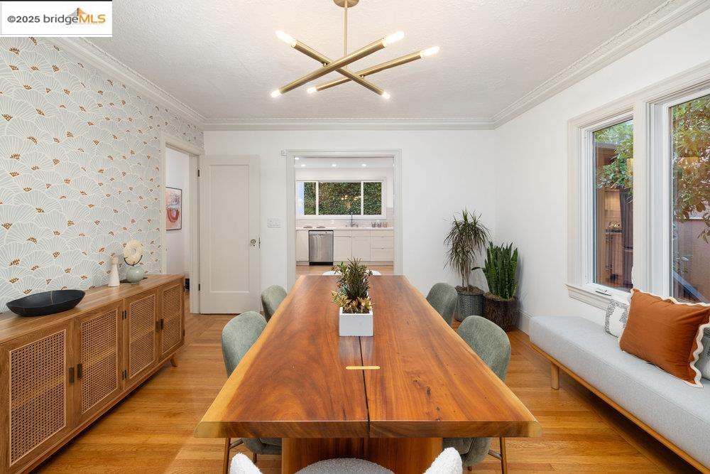 Detail Gallery Image 9 of 60 For 589 San Luis Rd., Berkeley,  CA 94707-1723 - 4 Beds | 2 Baths