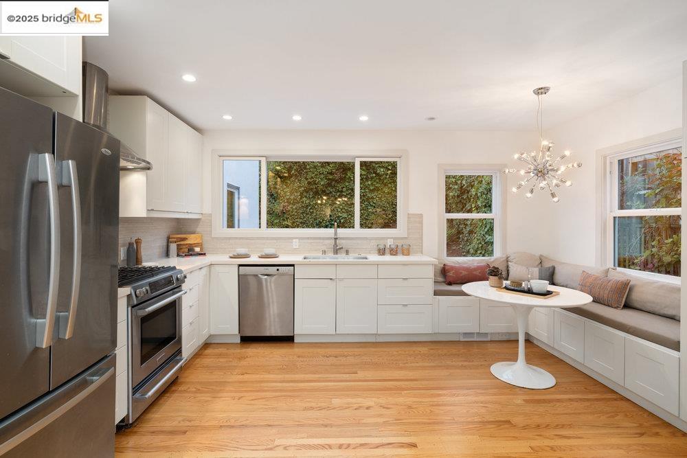 Detail Gallery Image 10 of 60 For 589 San Luis Rd., Berkeley,  CA 94707-1723 - 4 Beds | 2 Baths