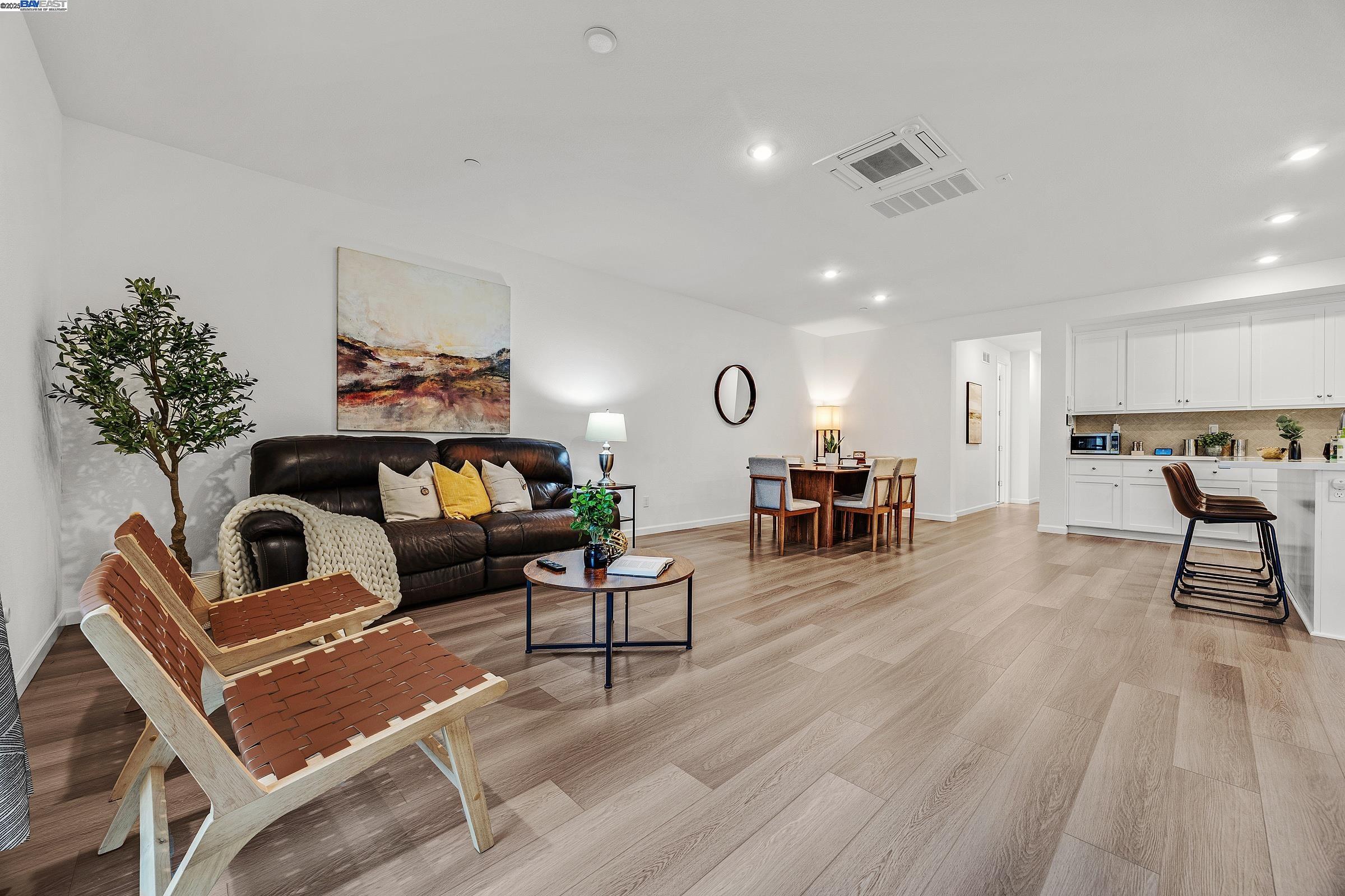 Detail Gallery Image 5 of 36 For 5422 Arnold Rd, Dublin,  CA 94568 - 4 Beds | 3 Baths