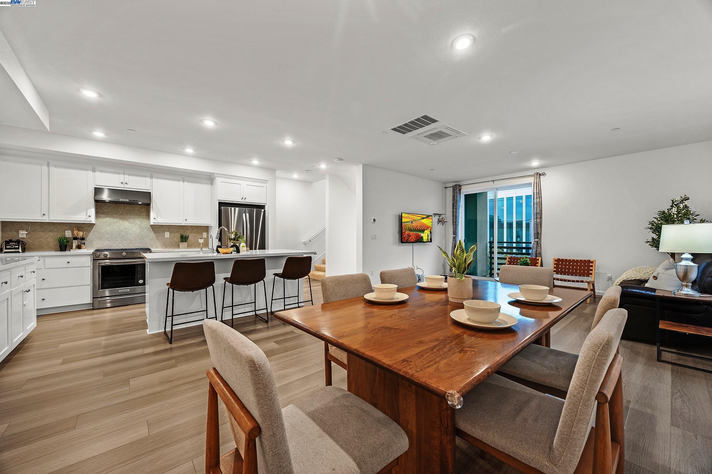 Detail Gallery Image 5 of 35 For 5422 Arnold Rd, Dublin,  CA 94568 - 4 Beds | 3 Baths