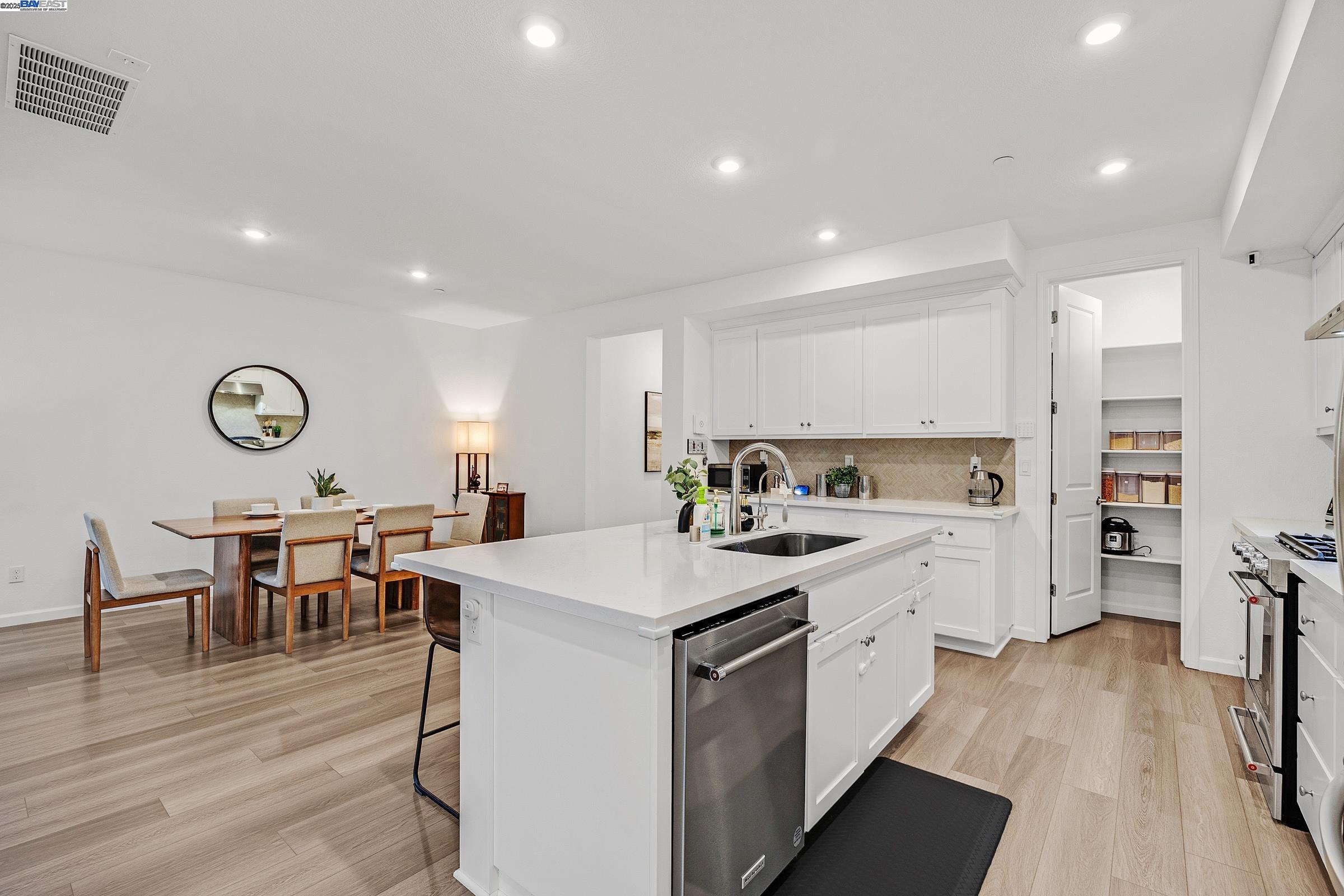 Detail Gallery Image 9 of 35 For 5422 Arnold Rd, Dublin,  CA 94568 - 4 Beds | 3 Baths