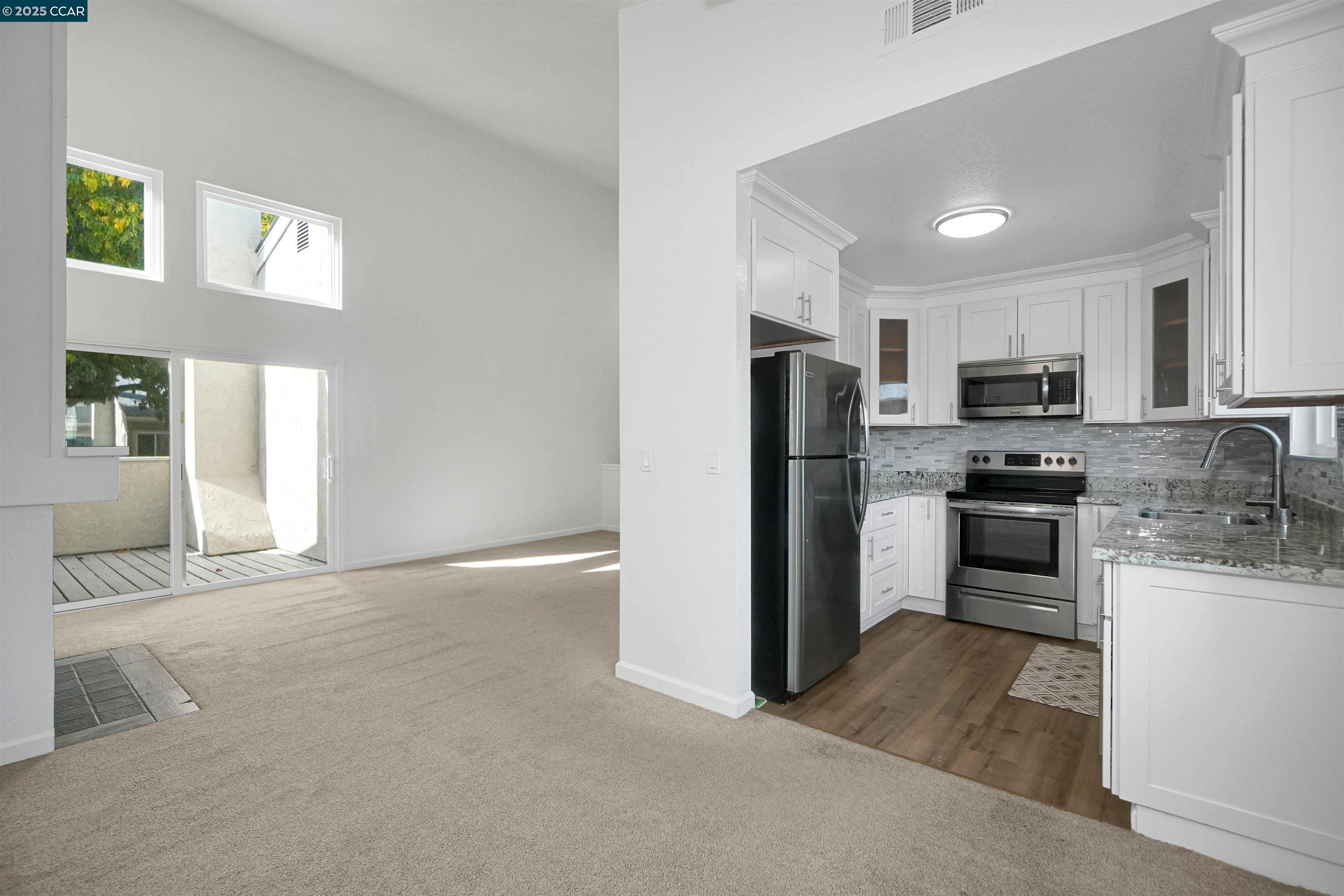 Detail Gallery Image 5 of 17 For 3712 Willow Pass Rd #31,  Concord,  CA 94519 - 2 Beds | 1 Baths