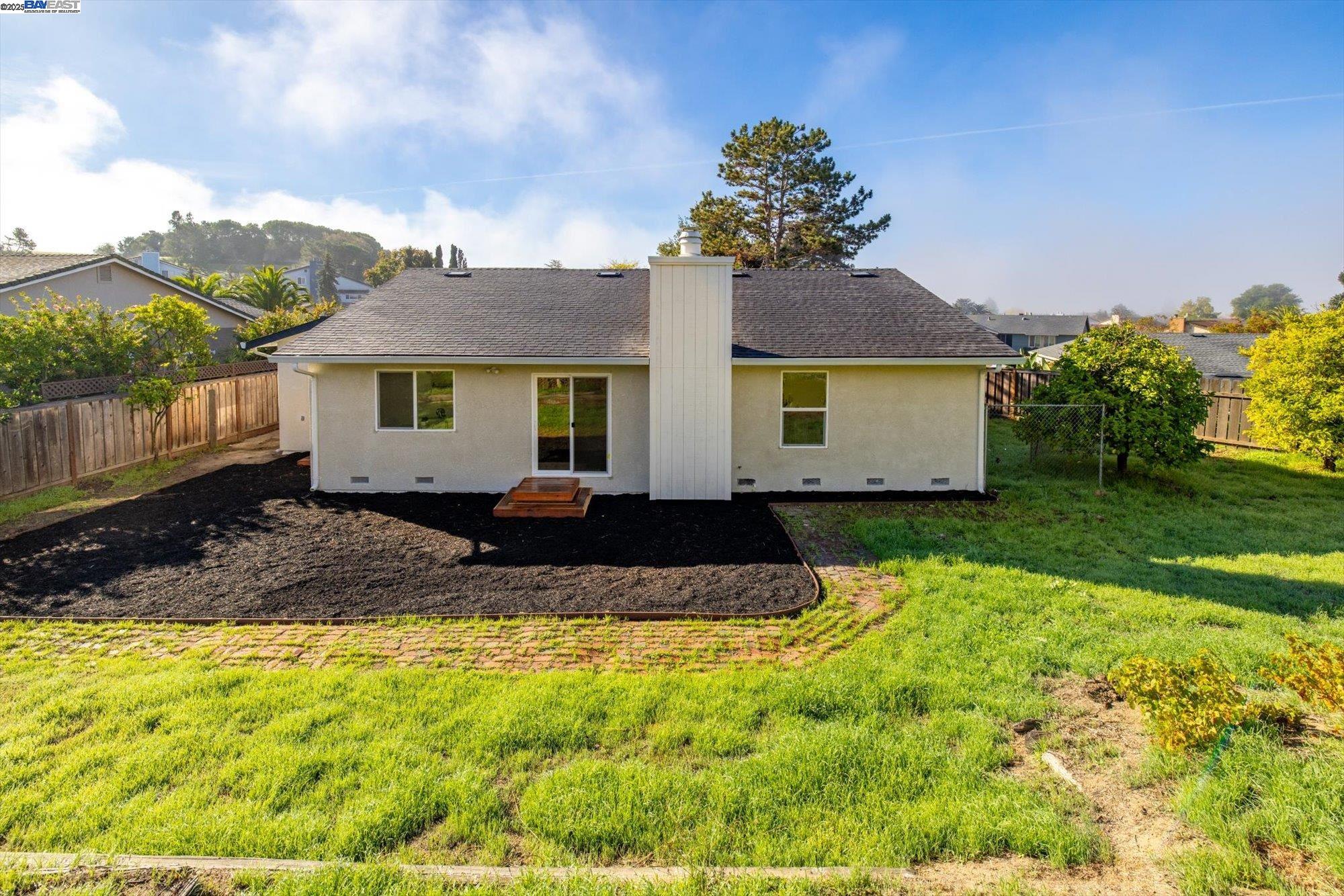 Detail Gallery Image 39 of 57 For 109 Bellflower Ct, Hercules,  CA 94547 - 3 Beds | 2 Baths