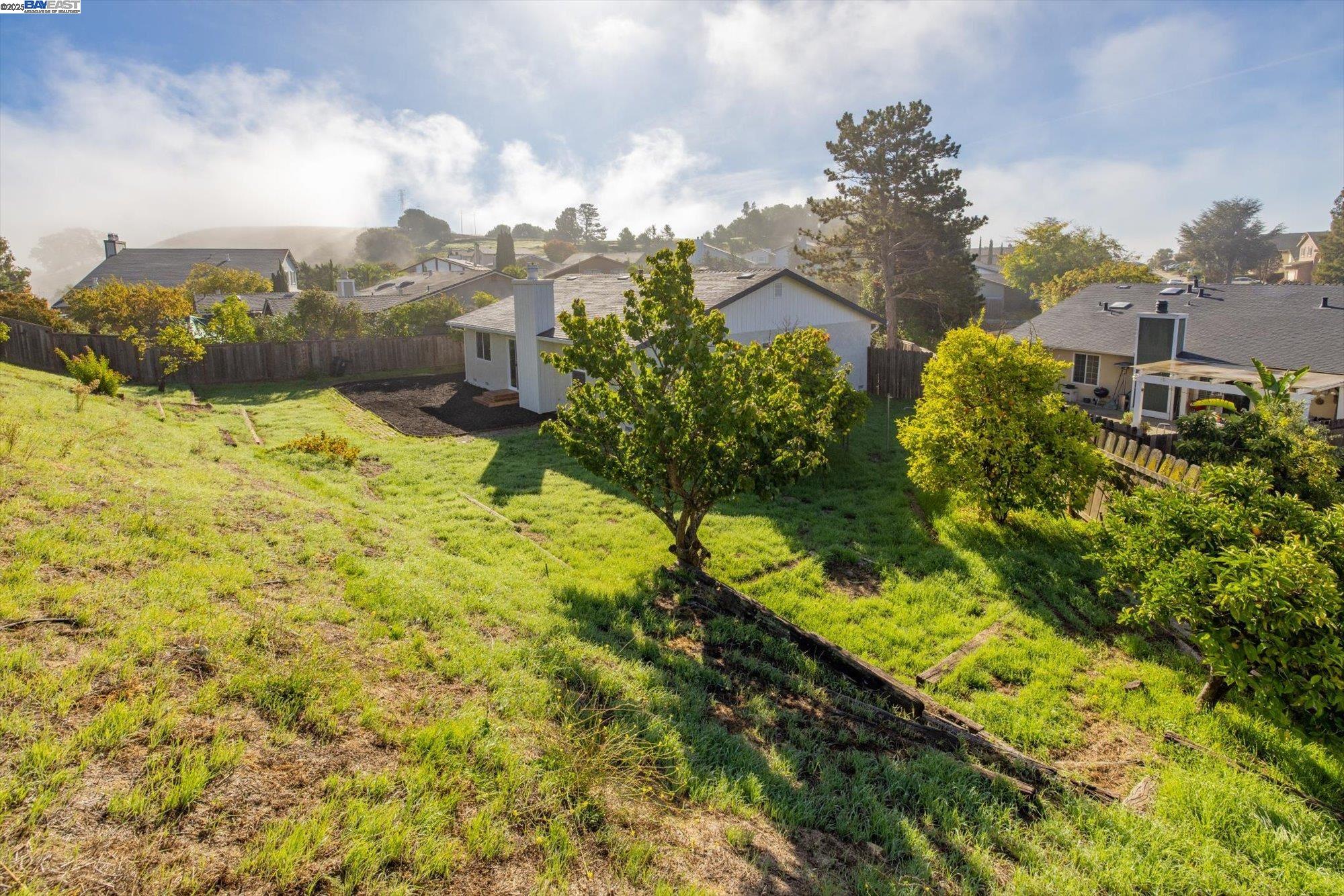 Detail Gallery Image 40 of 57 For 109 Bellflower Ct, Hercules,  CA 94547 - 3 Beds | 2 Baths